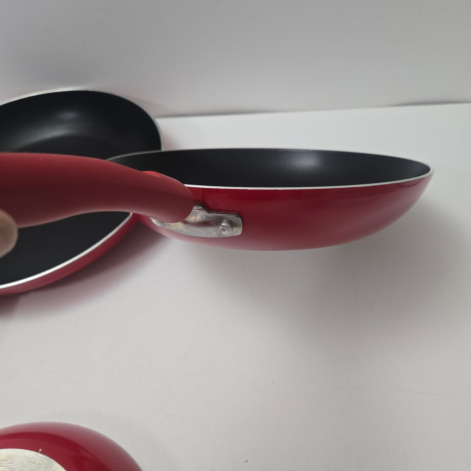 Nonstick Cookware Set 3-Piece Red Aluminum Stay-Cool Handles Skillets