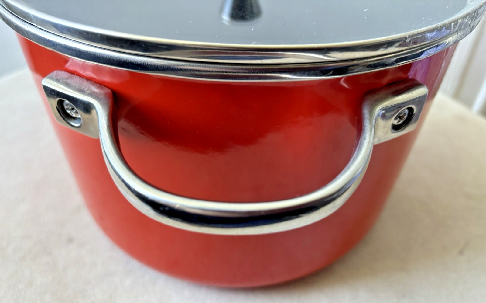 New KATE SPADE New York Lenox StockPot Red Enameled Metal w/Glass Lid 6.5 Qt