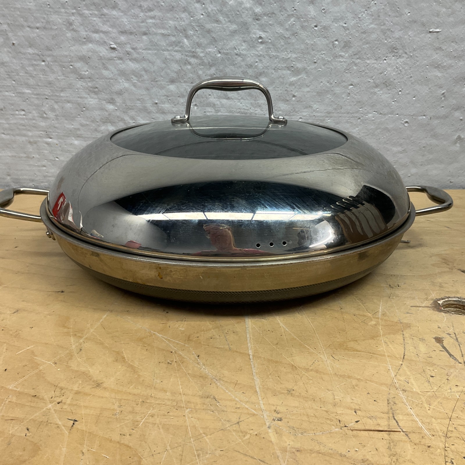 HexClad Hybrid Nonstick 14″ Inch Frying Pan with Tempered Glass Lid
