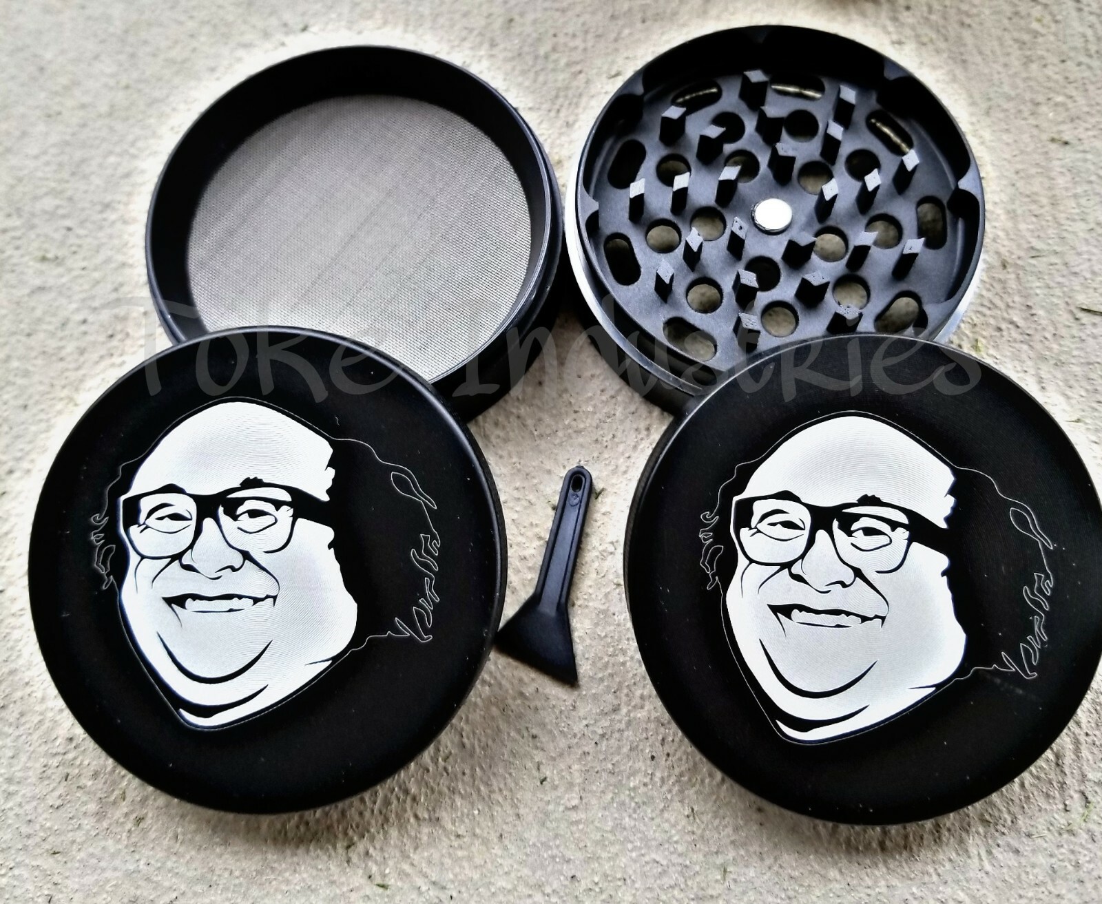 Frank Reynolds Its Always Sunny In Philadelphia Grinder Cooking Herbs Spices 2.5