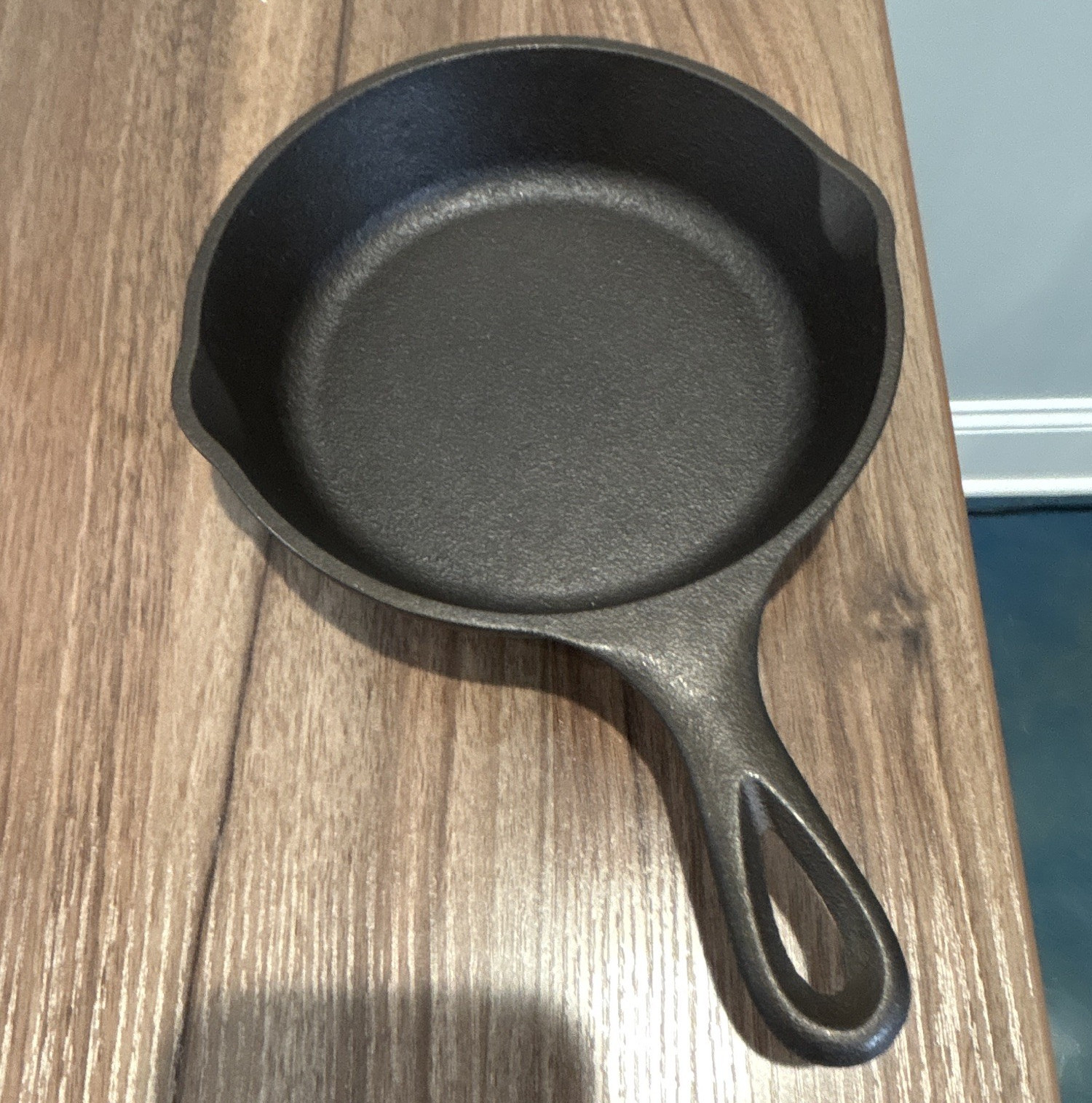 Cracker Barrel Lodge Cast Iron Frying Pan Skillet Black Pour Spout Long Handle