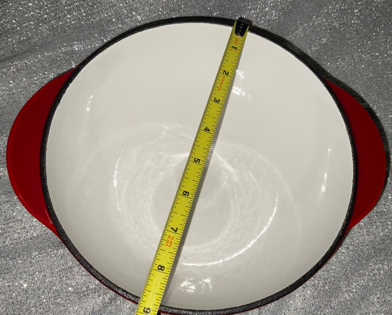 Lodge Enameled Cast Iron Dutch Oven with Lid 3 Qt Red Apple Shaped See Pics