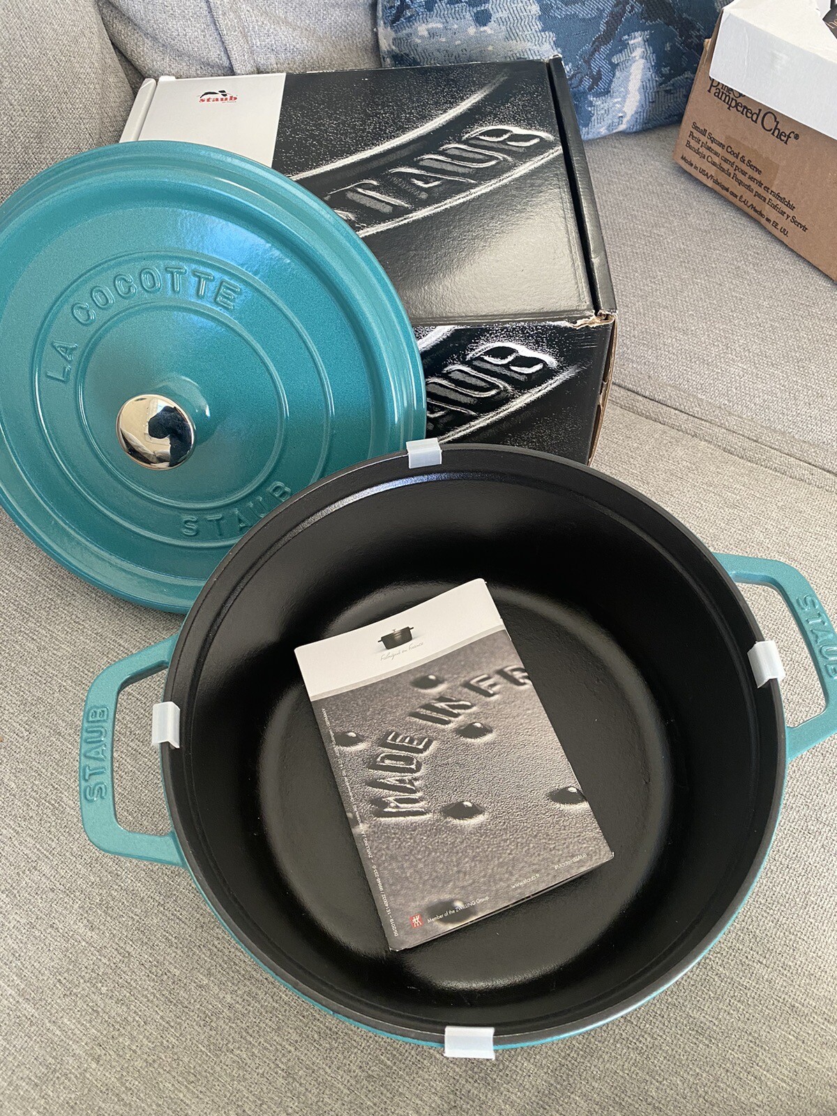 Staub Cast Iron 4-qt 9 3/8” 24cm 3.8L Round Cocotte, Turquoise BNIB