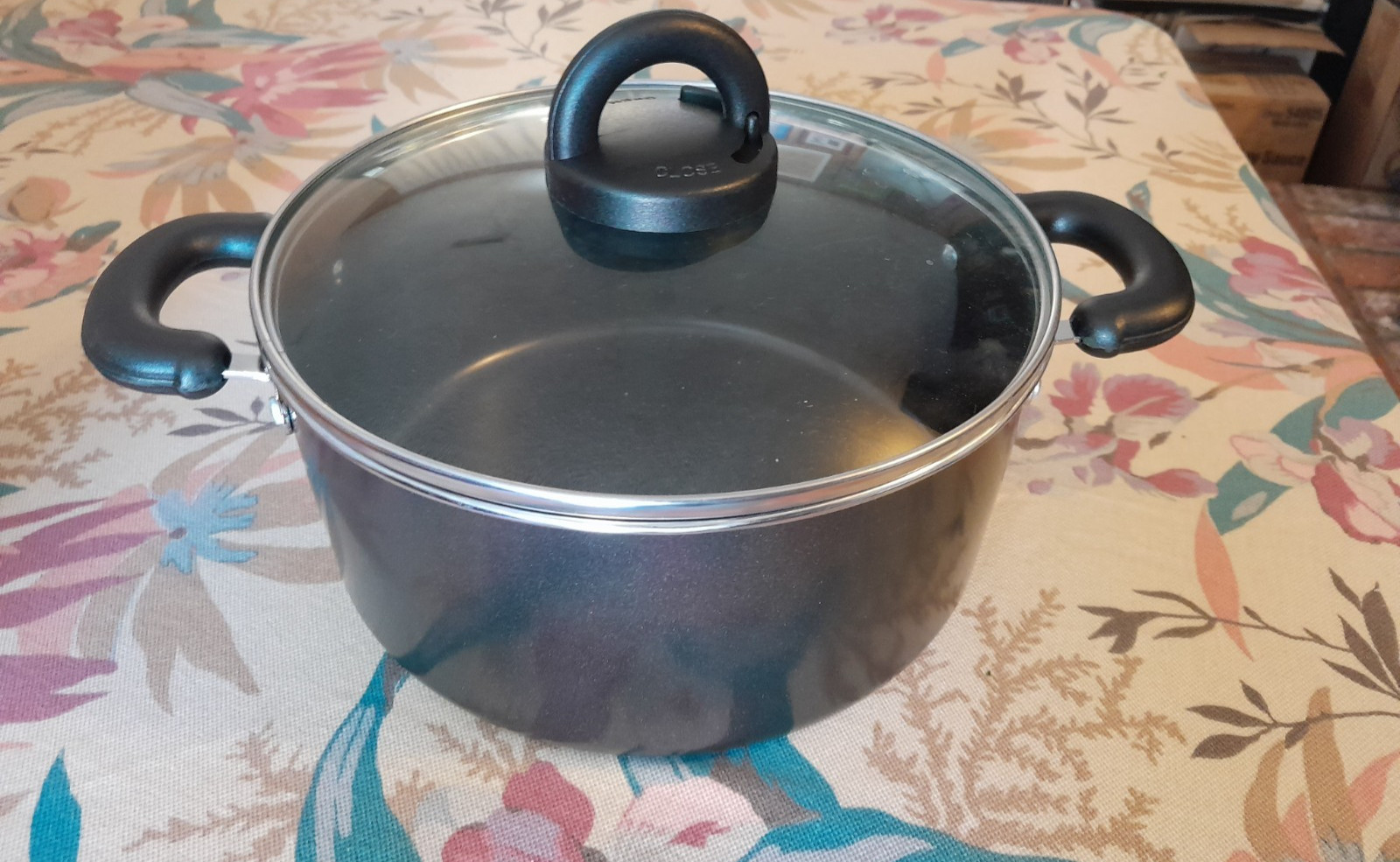 BASIC ESSENTIALS NEW 5 QUART DUTCH OVEN W/ LID MEASURES 8″ X 15″ w/handles & lid
