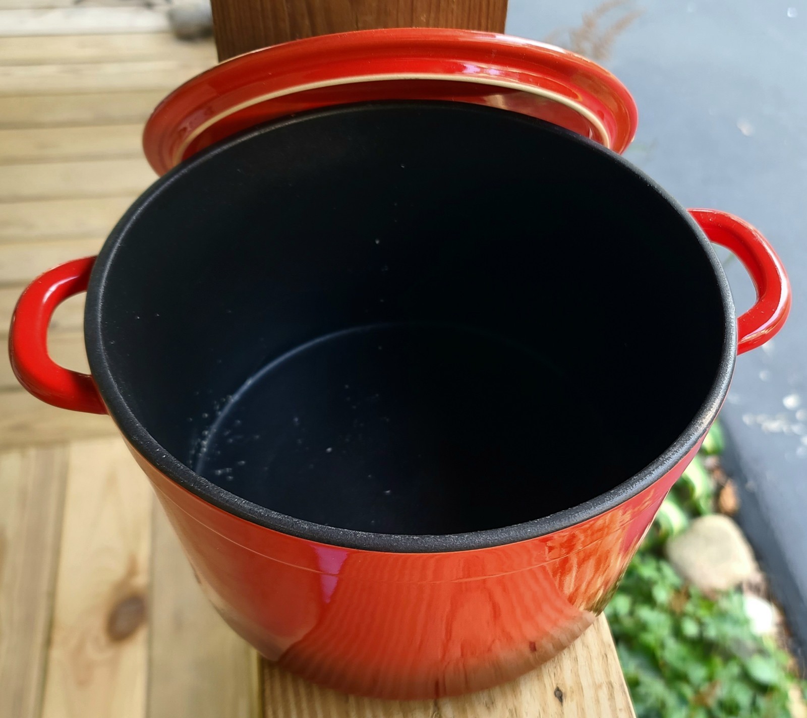 Parini 4 Quart Flameproof Casserole Red Ceramic, New in Box…… 10″ x 6″