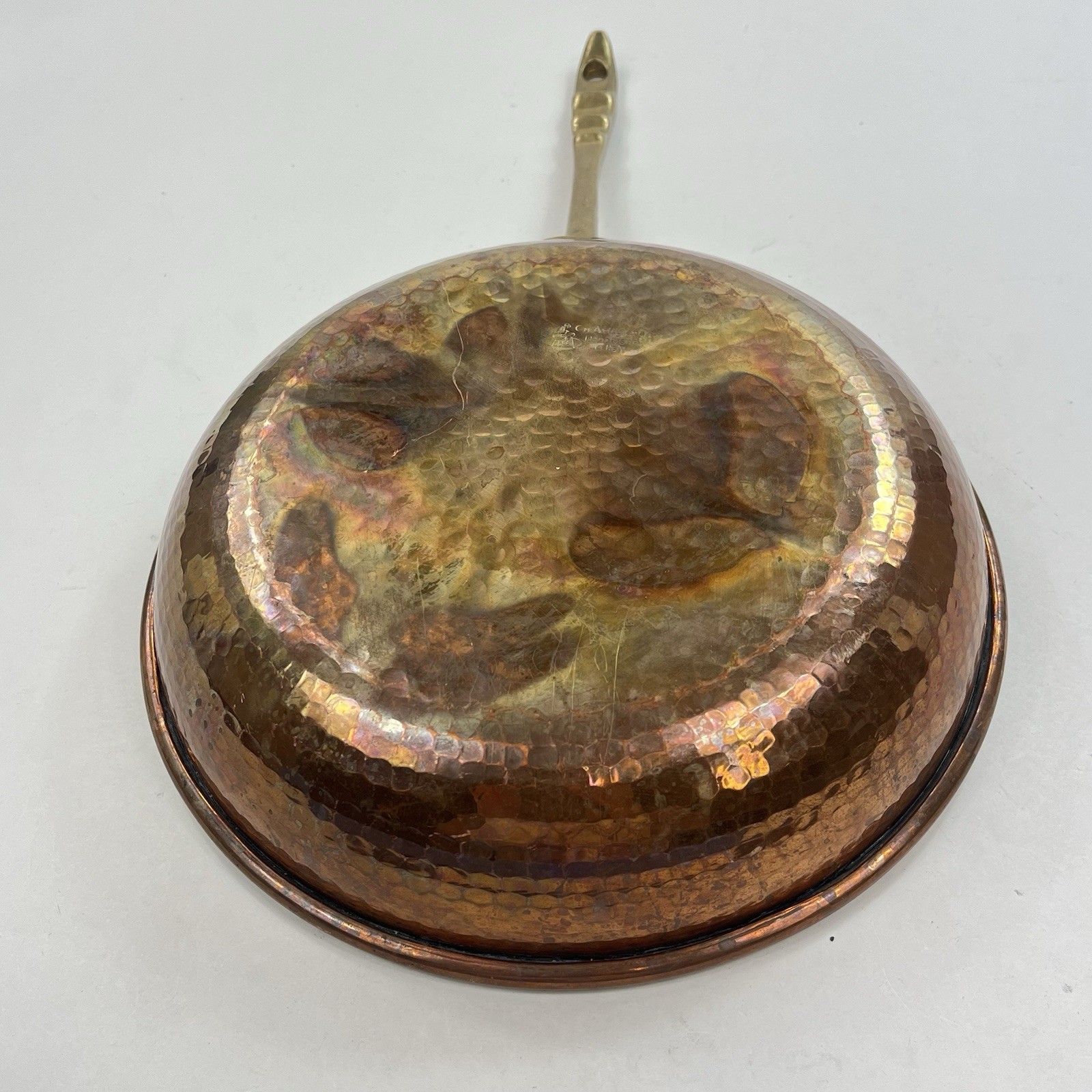 CU ARTIGIANA HAMMERED COPPER 12″ SAUCIER PAN W/ TIN LINING A MADE IN ITALY USED