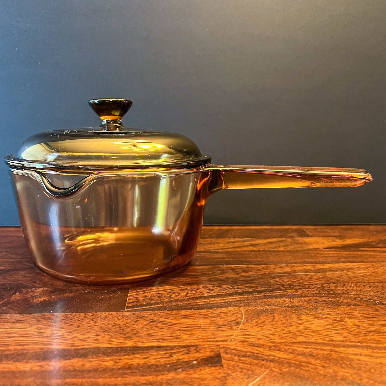 Vintage Corning Visions Amber 1L Glass Saucepan Pot w Lid Pour Spout USA V-1-C