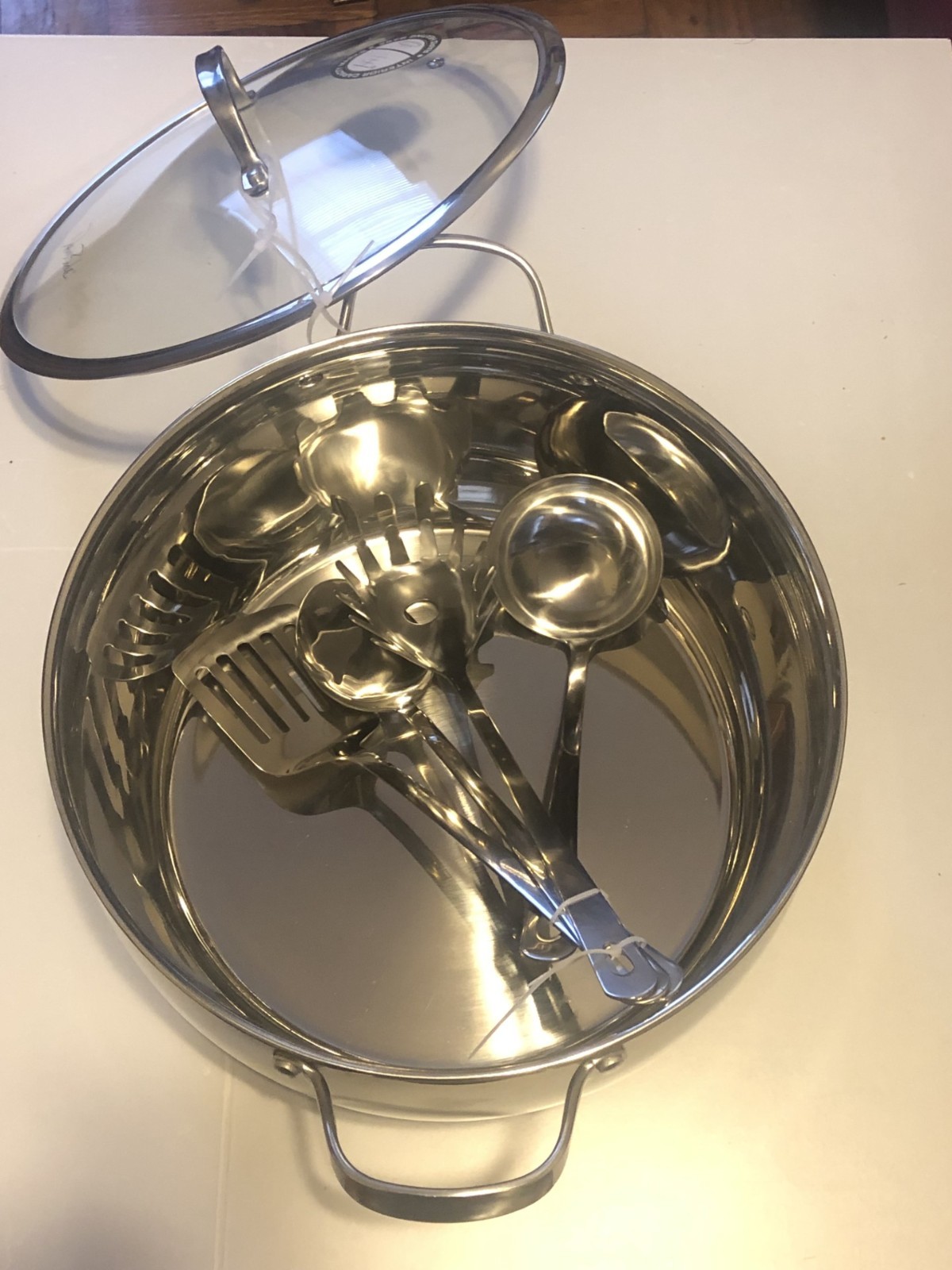 16.5 QT Stainless Steel cooking pot product as shown in the pictures