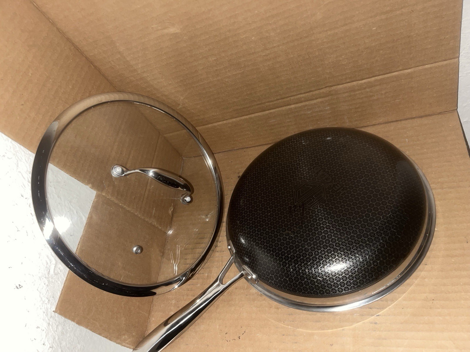 HexClad Hybrid Nonstick 10-Inch Frying Pan with Tempered Glass Lid