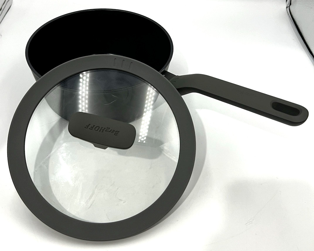 BergHOFF Leo Non-Stick Covered Saucepan Gray 8″ Belgium 2.3QT