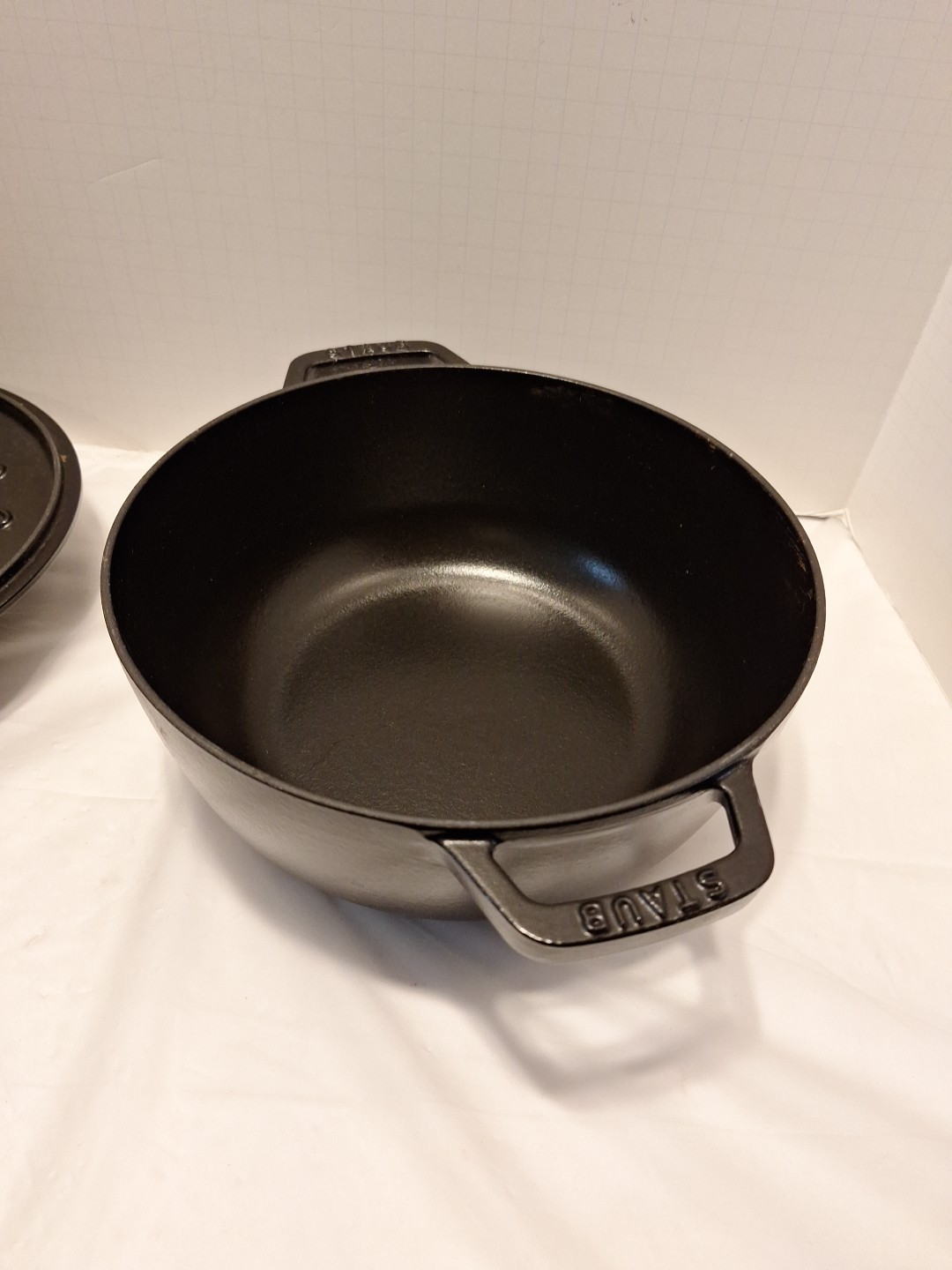 STAUB 24cm/3.75-Qt Essential French Oven Matte Black France Read Desc See Pics