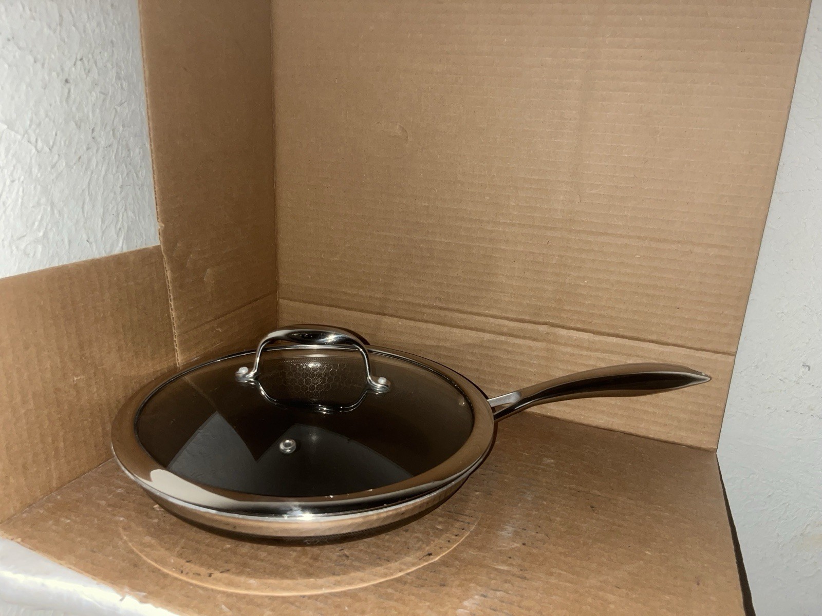HexClad Hybrid Nonstick 10-Inch Frying Pan with Tempered Glass Lid