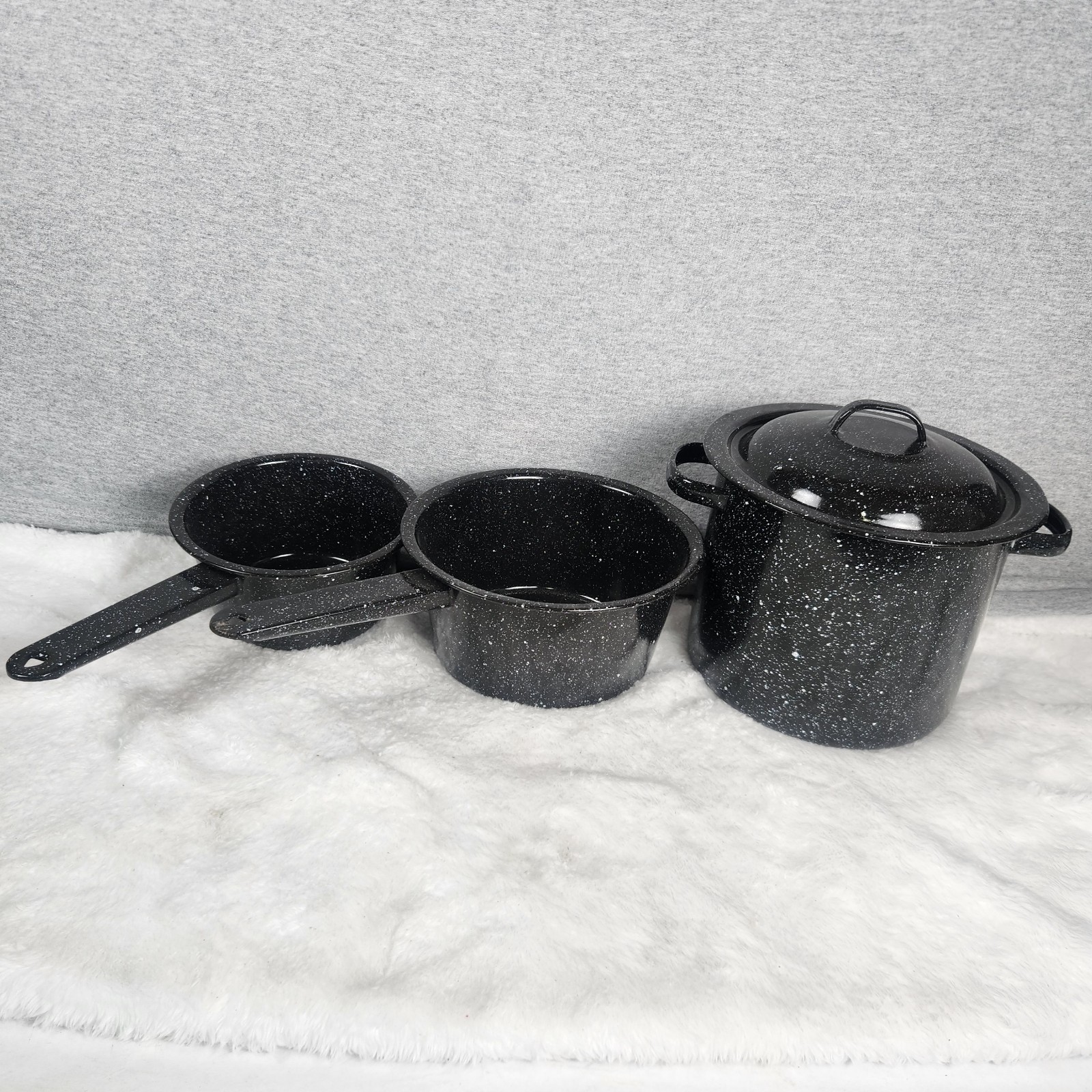 5 Pc. Black Granite Ware With Stockpot With Steamwr And 2 Sauce Pans