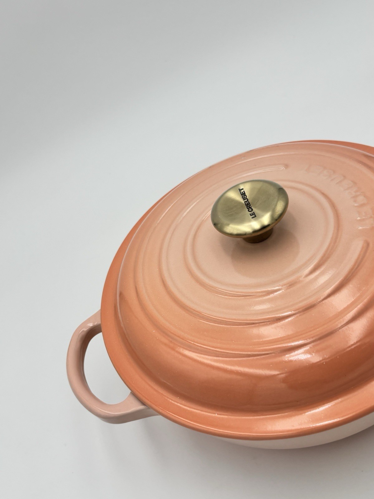 Le Creuset Signature Enameled Cast Iron French Oven ~ 2.5 Qt ~ Peche ~ Read