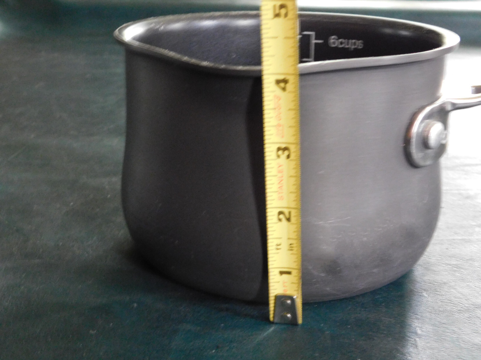 Cuisinart Contour Hard Anodized Pour Saucepan with Cover 1.5qt pre-owned in VGC