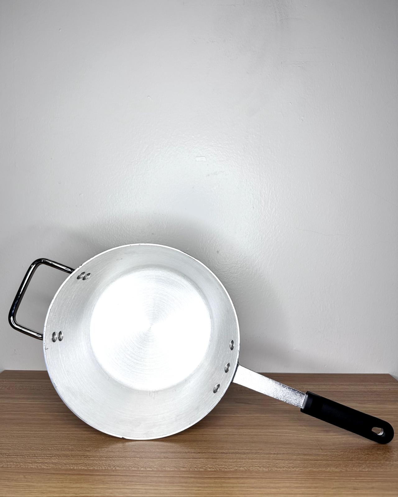 FOR CHARITY: Carlisle 8.5 quart aluminum sauce pan with dura-kool sleeve [C]