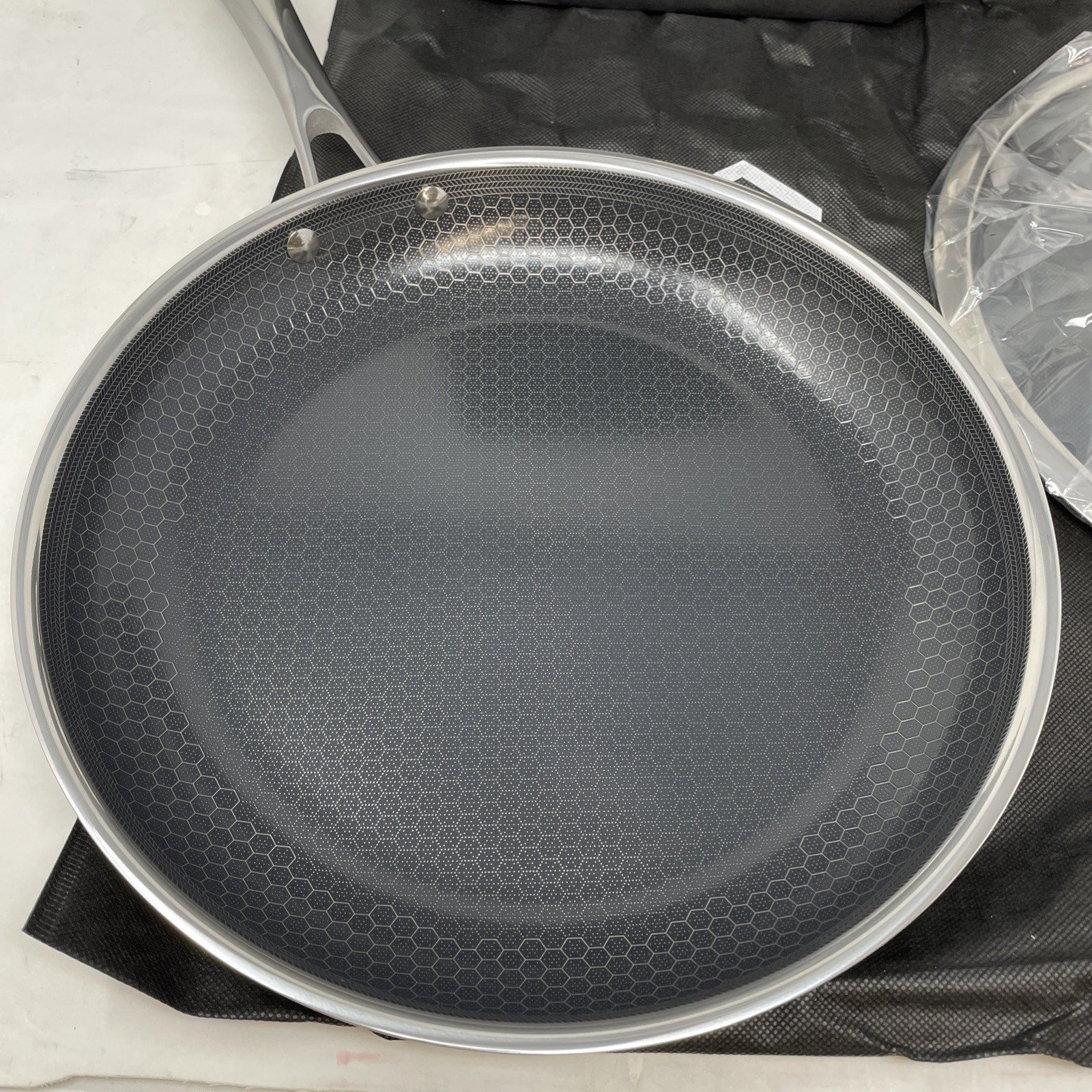 HexClad 12″ Hybrid Fry Frying Pan & Storage Bag TerraBond Nonstick Gordon Ramsay