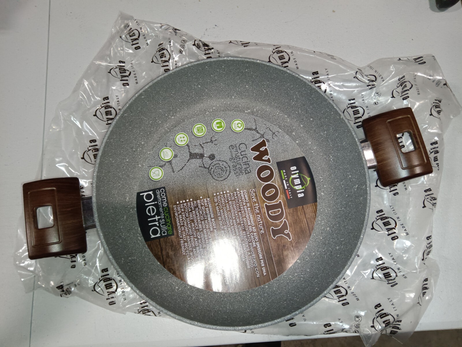 Olympia Woody 11 Inch / 28 cm Non-Stick Die Cast Aluminum Deep Pan, 2 Handles