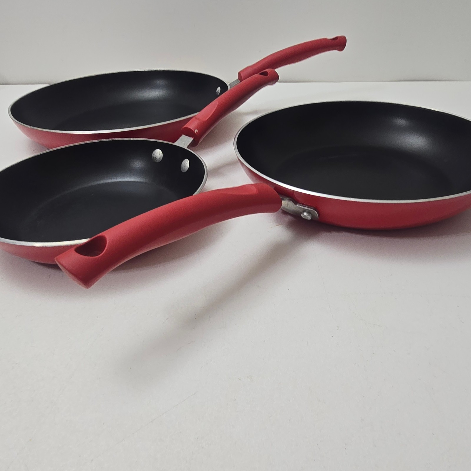 Nonstick Cookware Set 3-Piece Red Aluminum Stay-Cool Handles Skillets