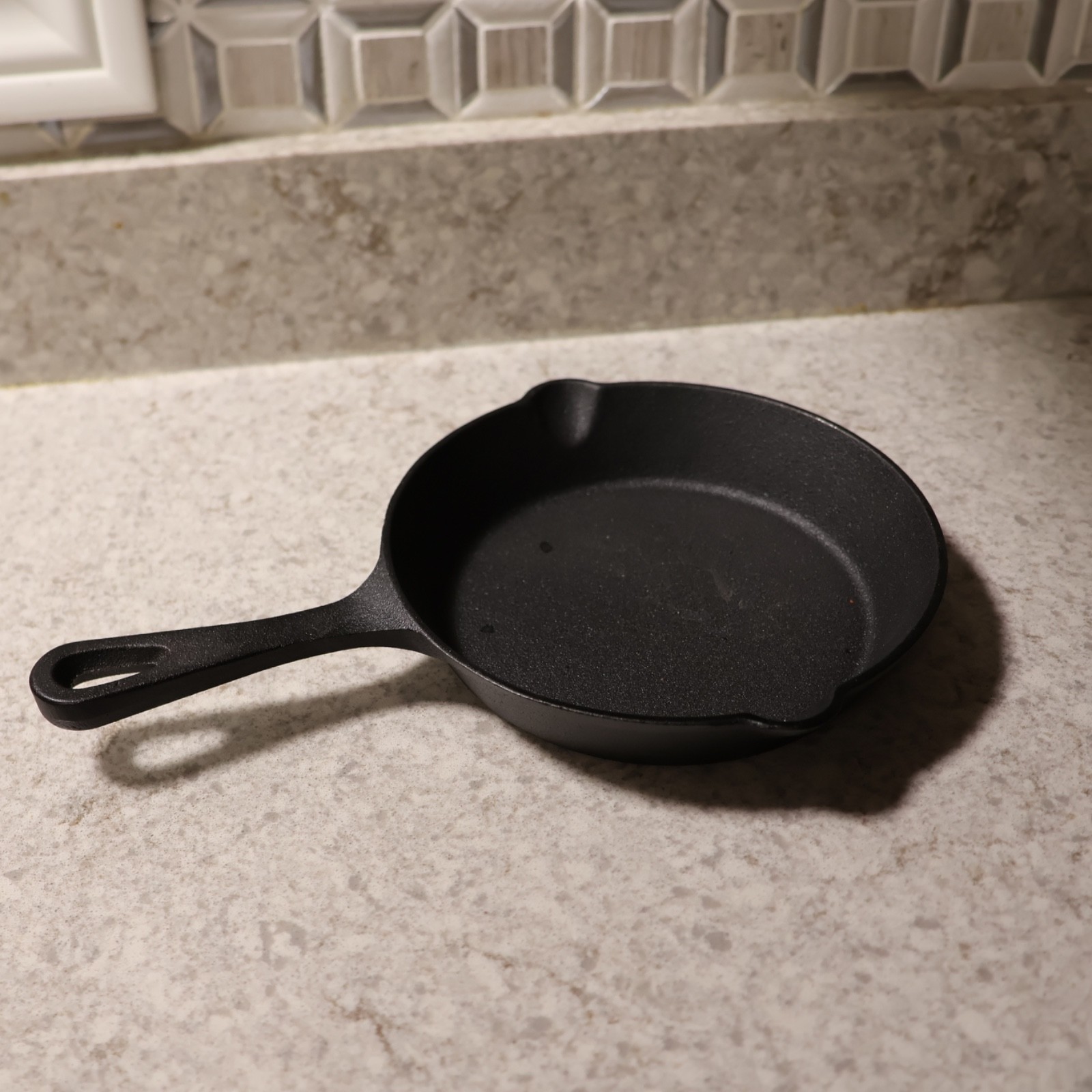 MEGA CHEF 7.5 Inch Lightweight Pre-Seasoned Cast Iron Skillet