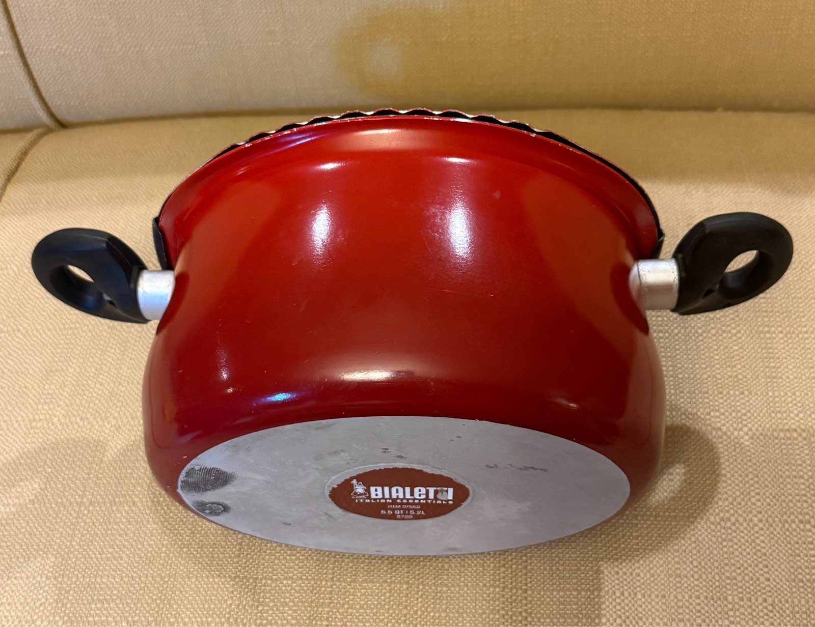Bialetti Italian Essentials 5.5 Qt Oval Aluminum Pasta Pot Lock Strainer Lid Red
