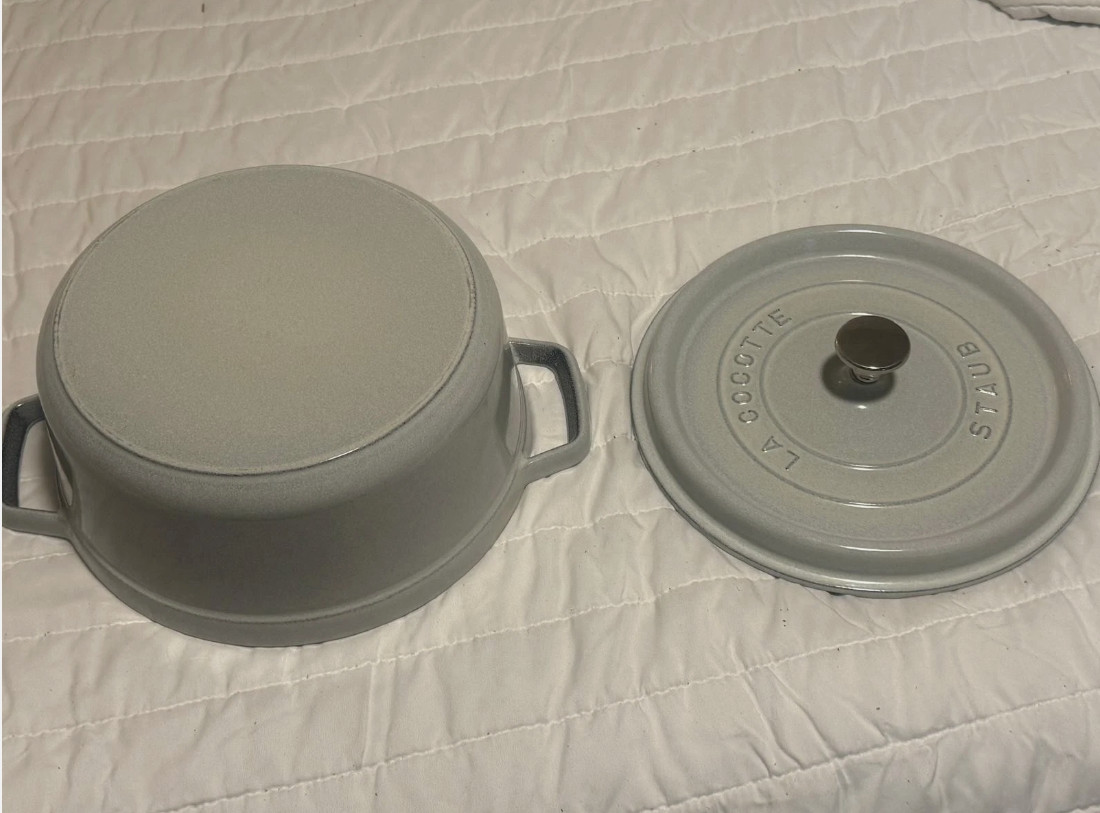 Staub Cast Iron 4 qt, Round, Dutch Oven, White Truffle.