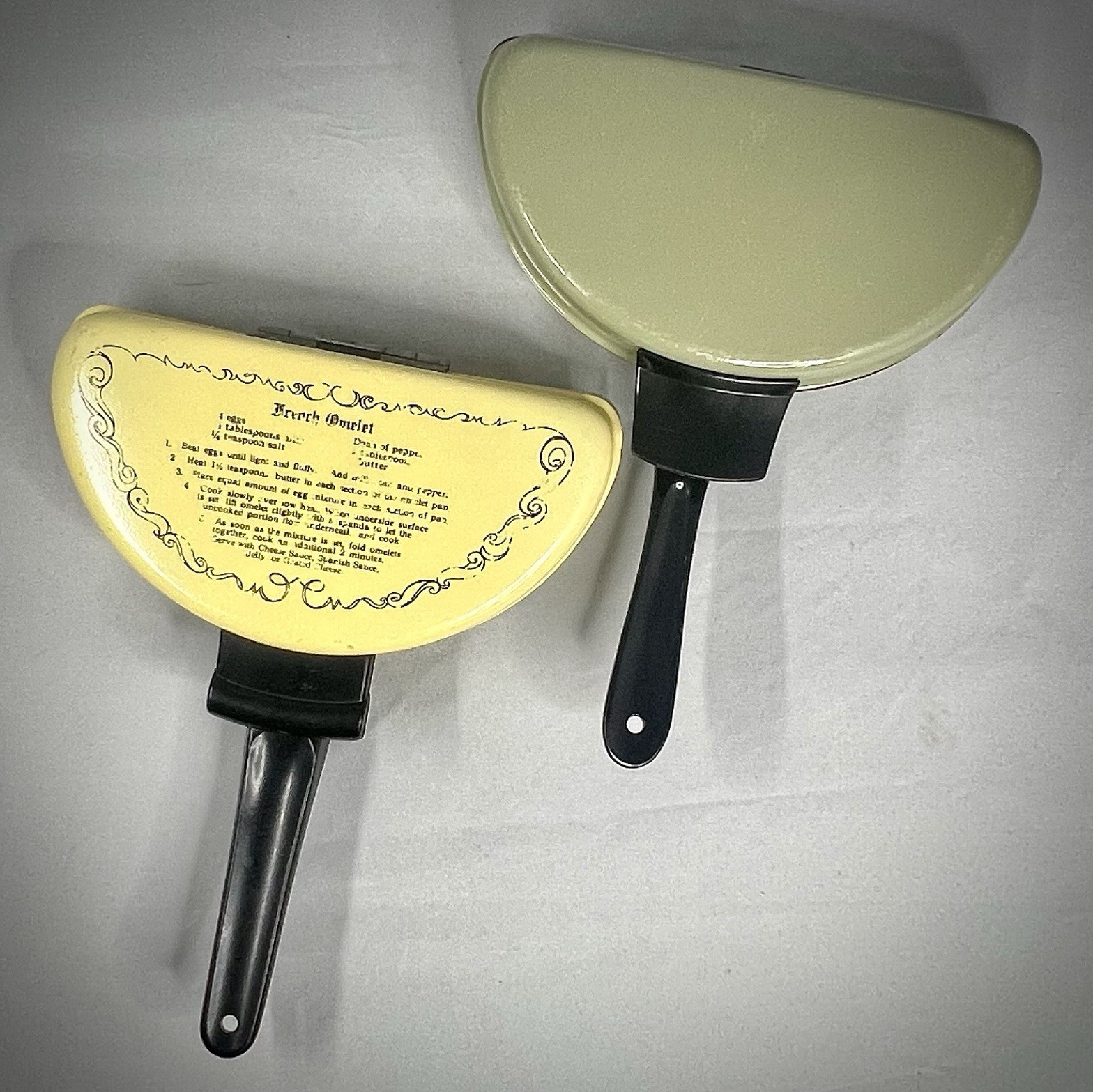 Vintage Hinged Double Omelet Pan, Non-Stick 2-Piece w/ Recipe, Yellow/Green