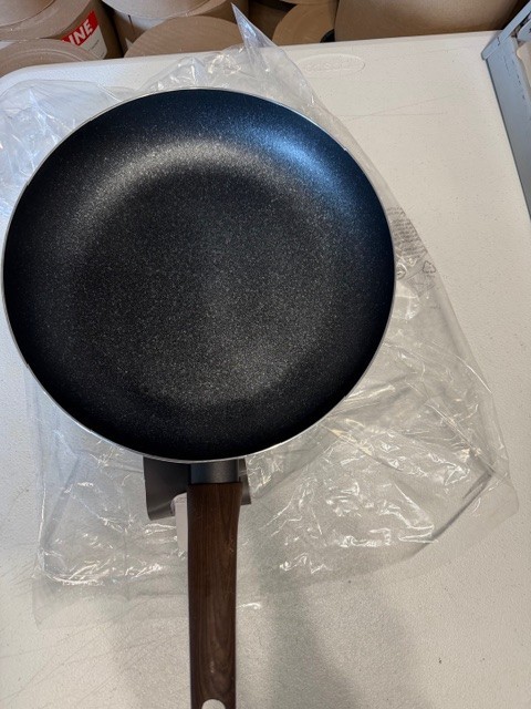 Mopita”Dora” 12.6 Inch / 32 cm. Non Stick Aluminum Fry Pan, Wood Handle