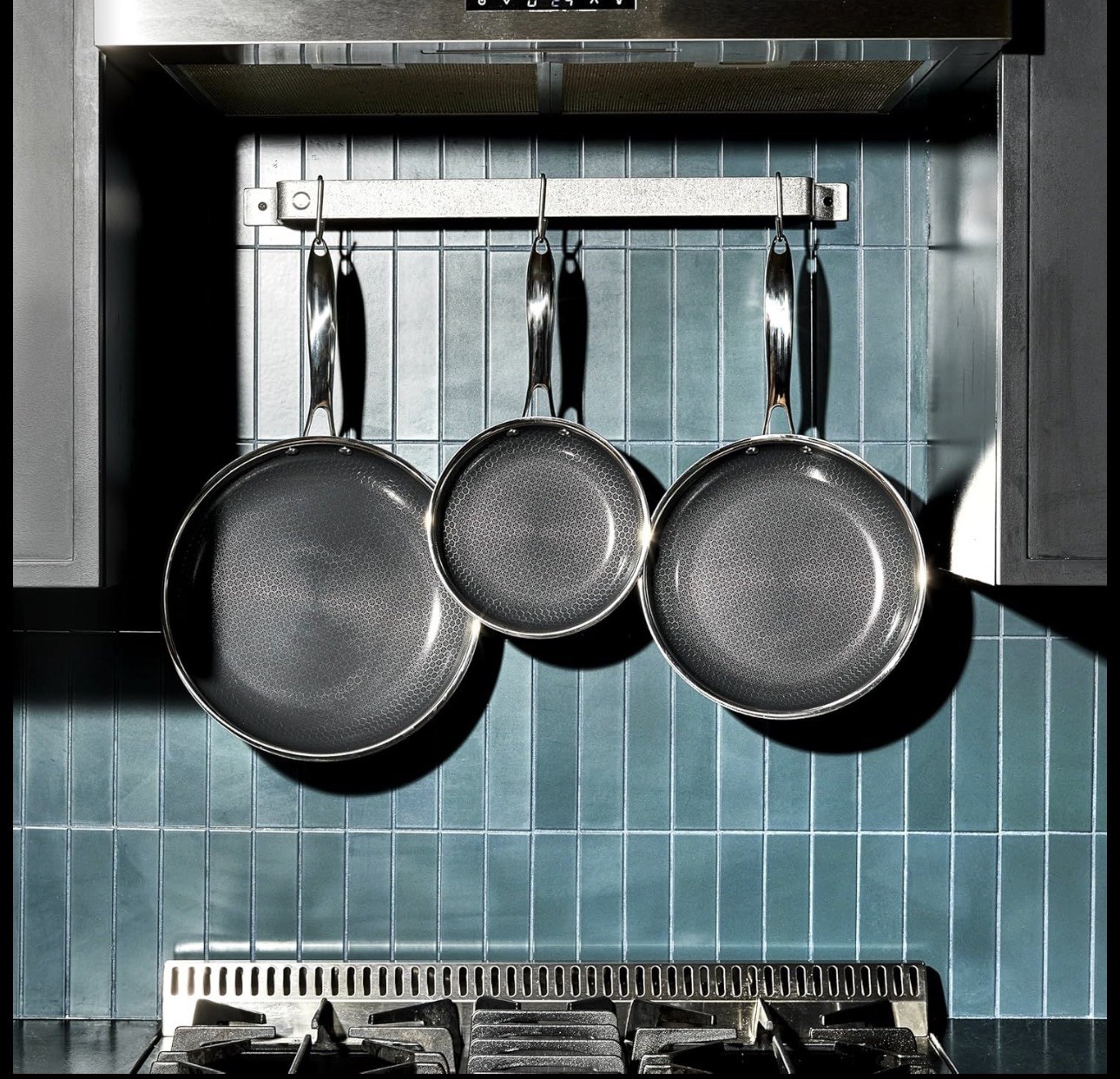 HexClad Hybrid Nonstick 7-Piece Cookware Set Compatible w/All Cooktops Read Desc