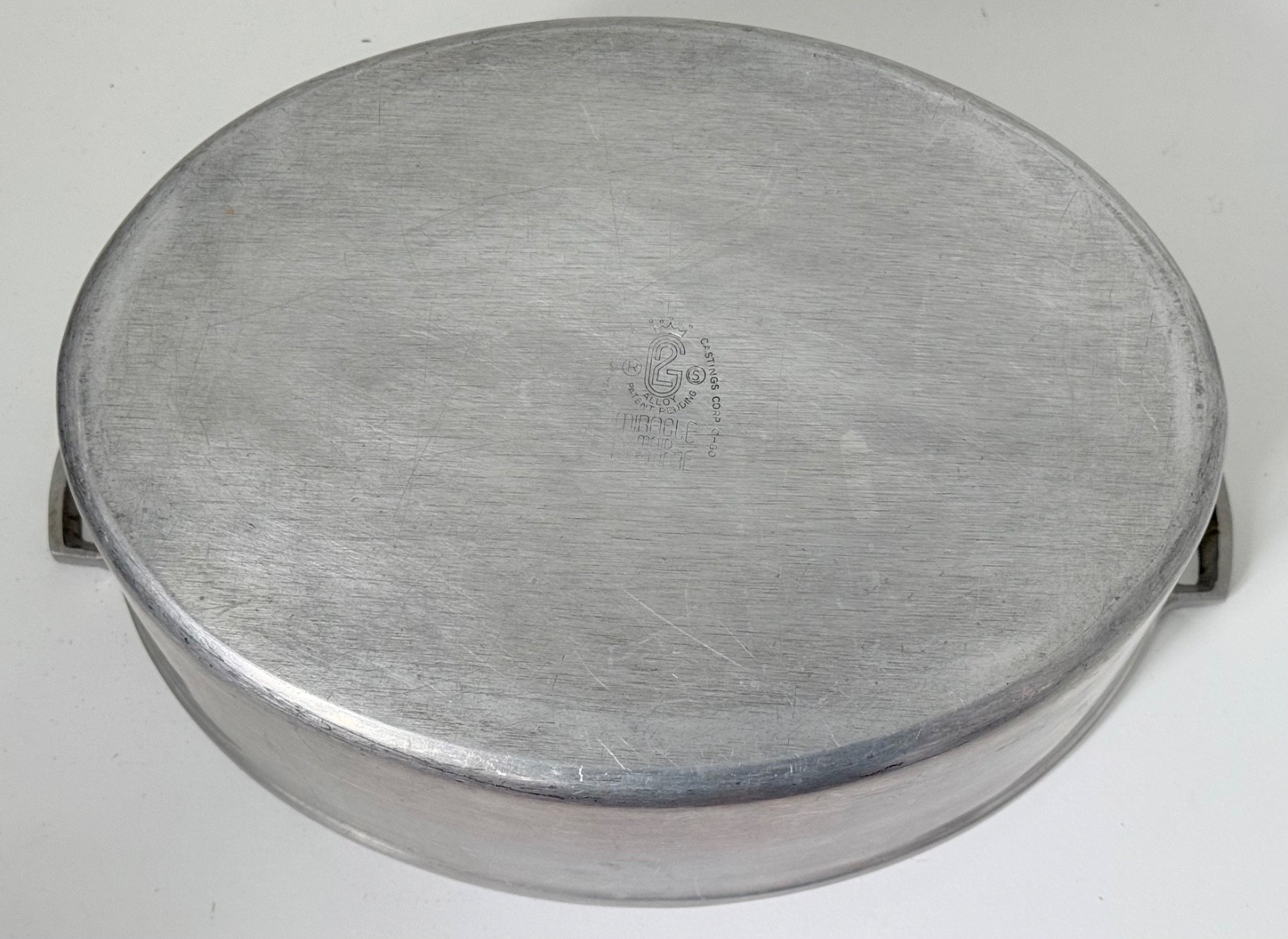 Miracle Maid G2 Cast Aluminum 6 quart Oval Roaster Dutch Oven with Lid
