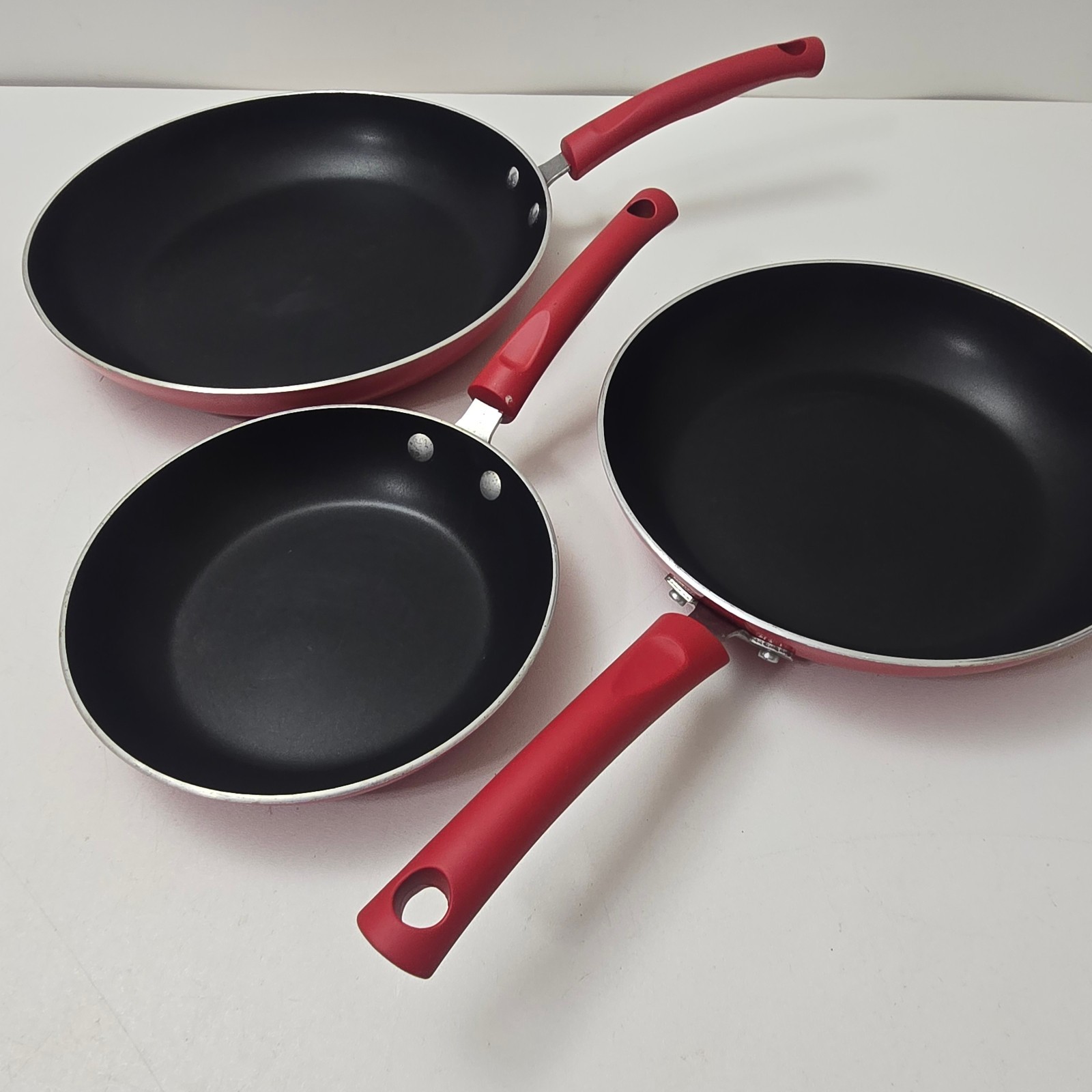 Nonstick Cookware Set 3-Piece Red Aluminum Stay-Cool Handles Skillets