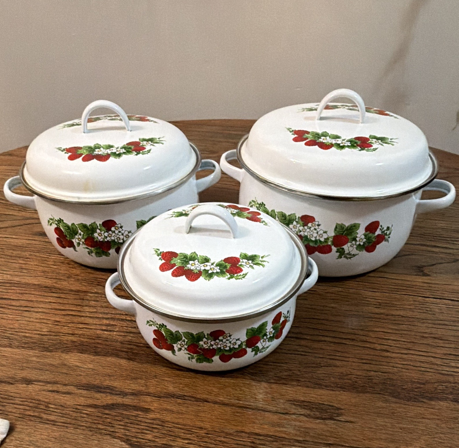 Vintage White Enamel-Coated Steel Strawberry Print Saucepan Set w/ Lids, 6-Piece