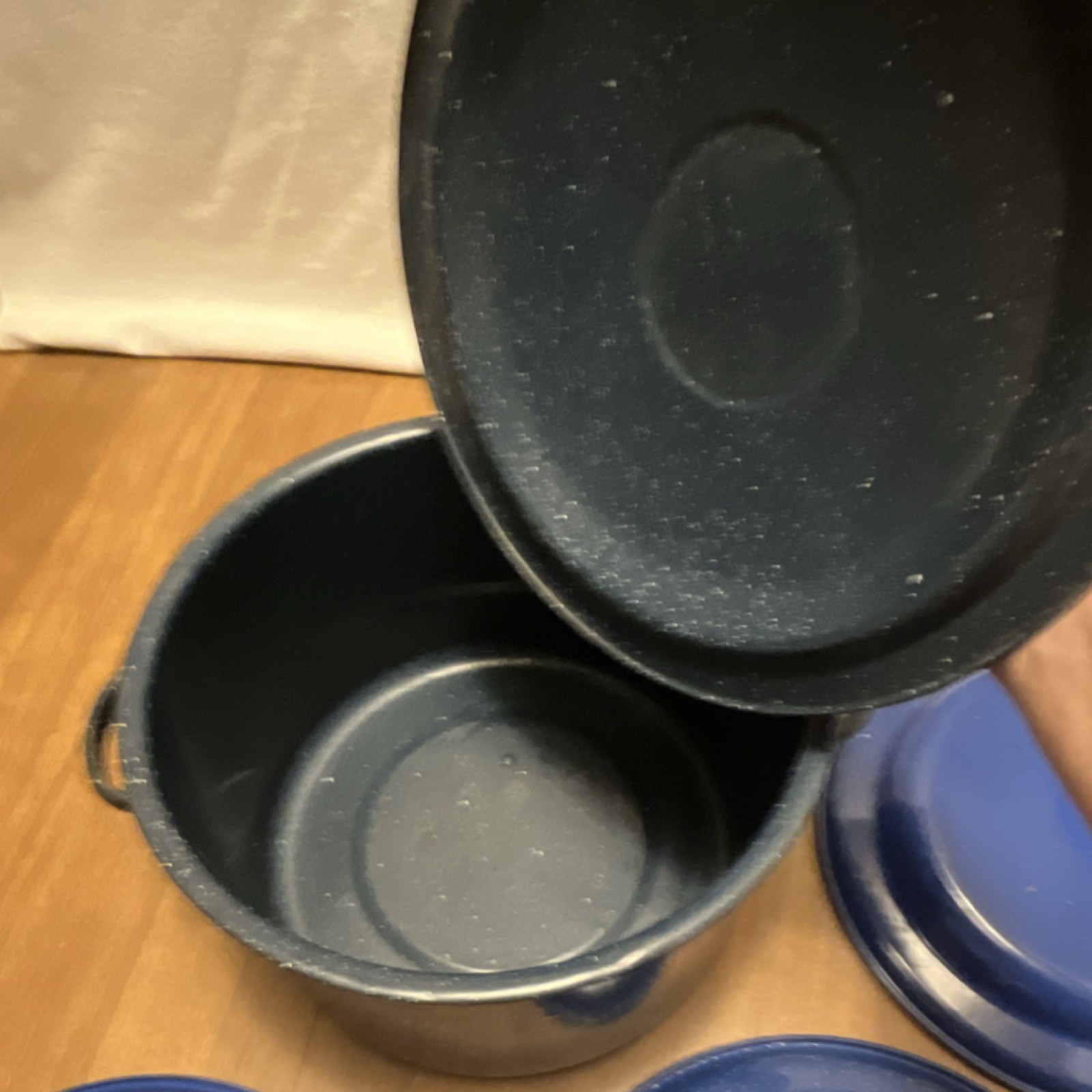 Blue Speckled Enamelware 3 Qt Stockpot w/ Lid & 3 Plates Set, Double Handle