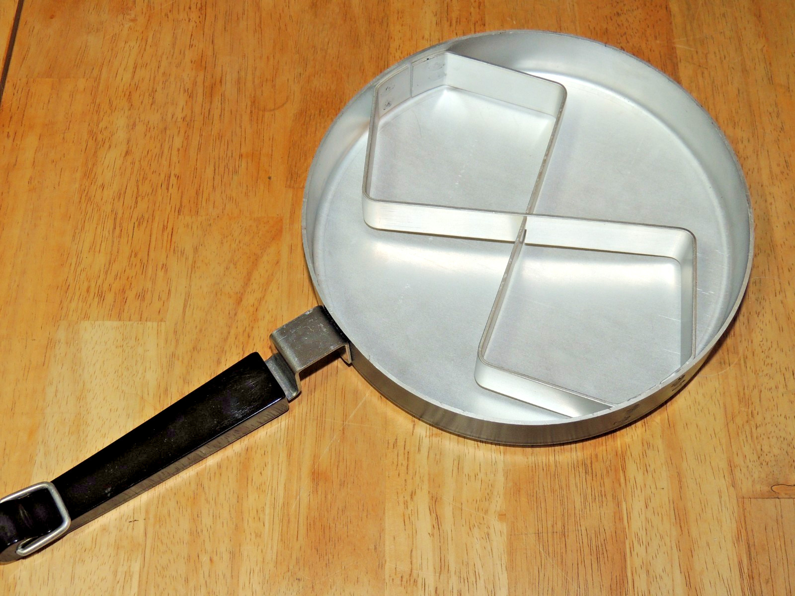 (2) Vintage Mirro Crepe Pan Maker 8″ w/Recipe & Direction Booklet Teflon Coated