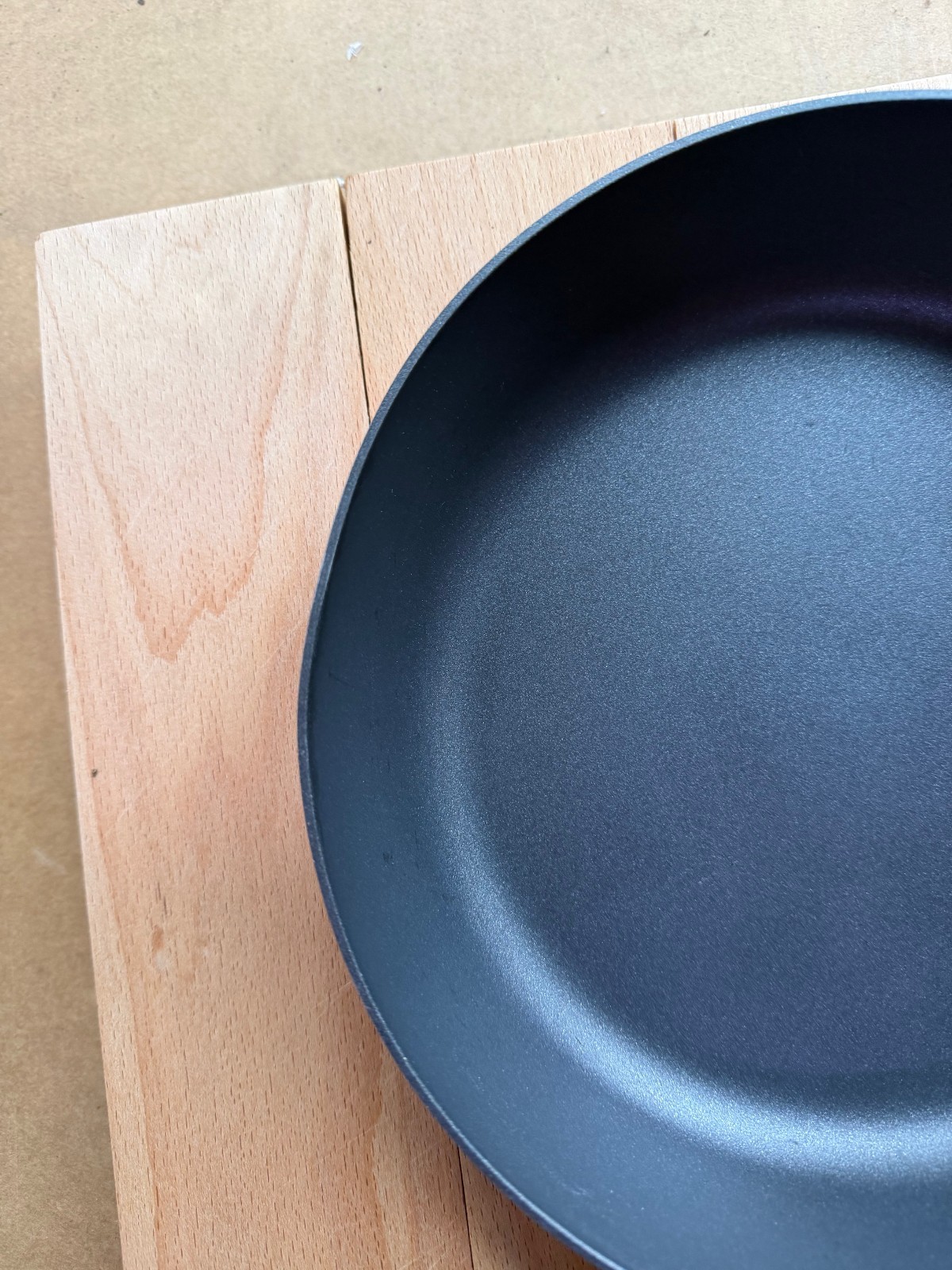 Scanpan Classic 10.25″ Saute Pan with Lid (Dented Pan)