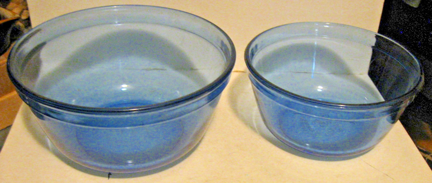 a Set of 2 Anchor Hocking Vintage Colbalt Blue Casseroles 2 .5 QT. , 1.5 Qt.