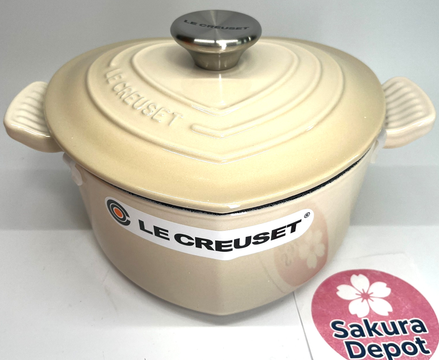 Le Creuset Cocotte d’Amour 20cm 1.9L Dune Almond Cast Iron Enamel Pot Japan New