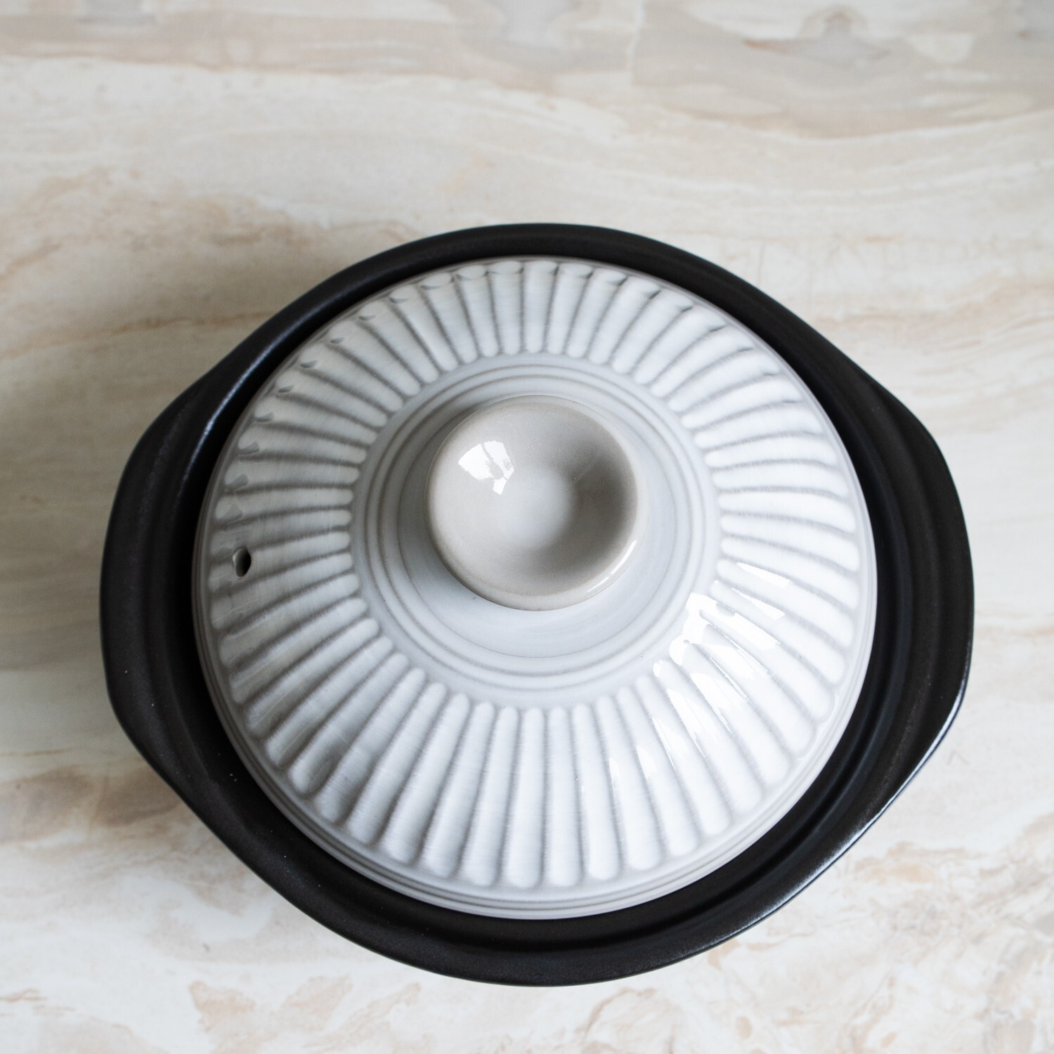 Donabe Kikka Kohiki White – Banko Ware – Medium (for 2 people)