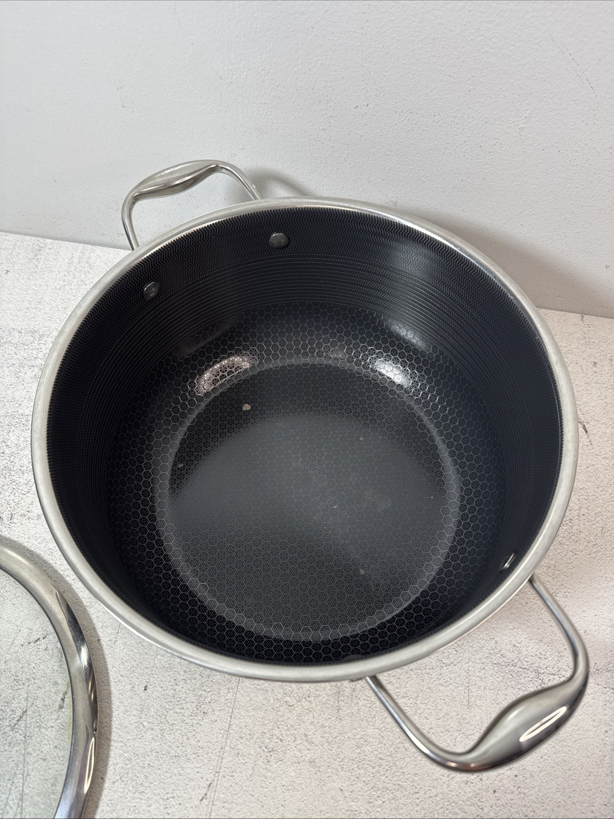 Hexclad 8 Quart Stock Pot 8 QT Pan Nonstick – With Lid. ***See Description