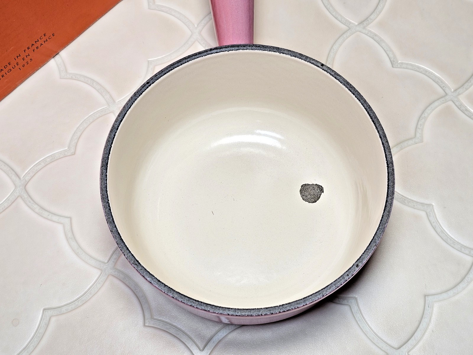 Le Creuset Ombre Pink Saucepan 16cm Cast Iron w/ Lid Display Only Enamel Damage