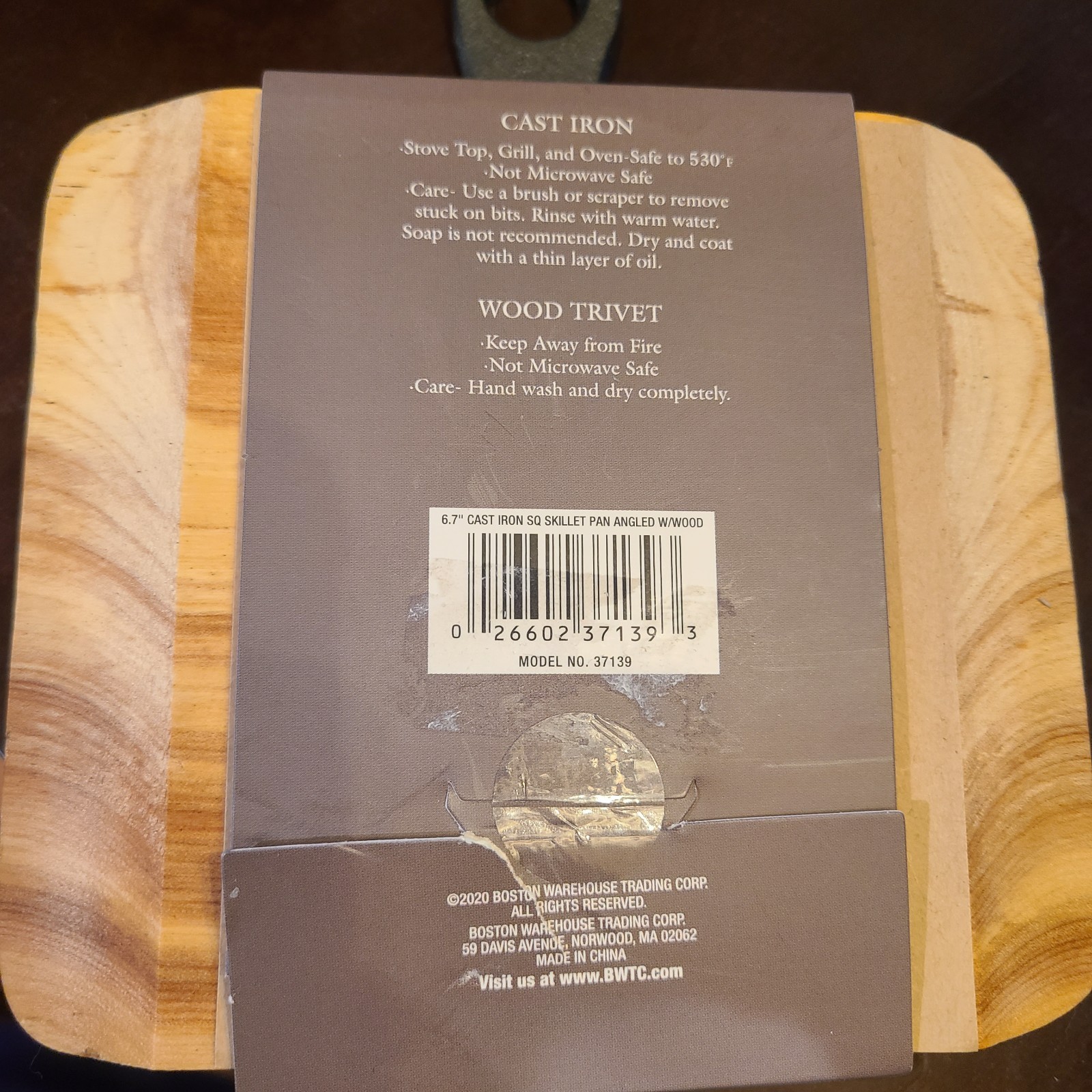 Boston Warehouse 6.7″ Cast Iron Skillet w/ Wood Trivet