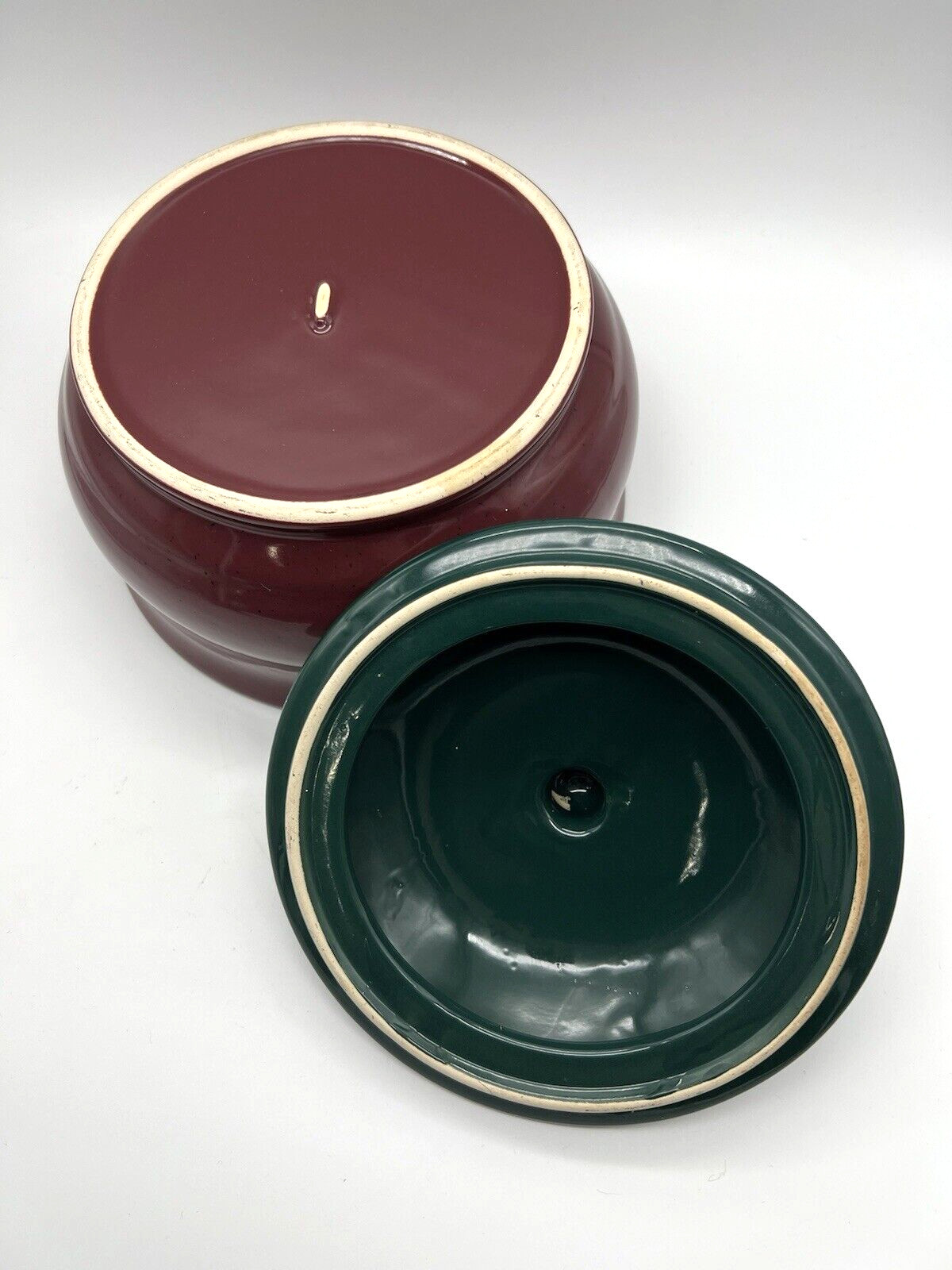 2 Qt Ceramic Dutch Oven Bean Pot w Metal Handled Stand – Burgundy Green 8.5″ Dia