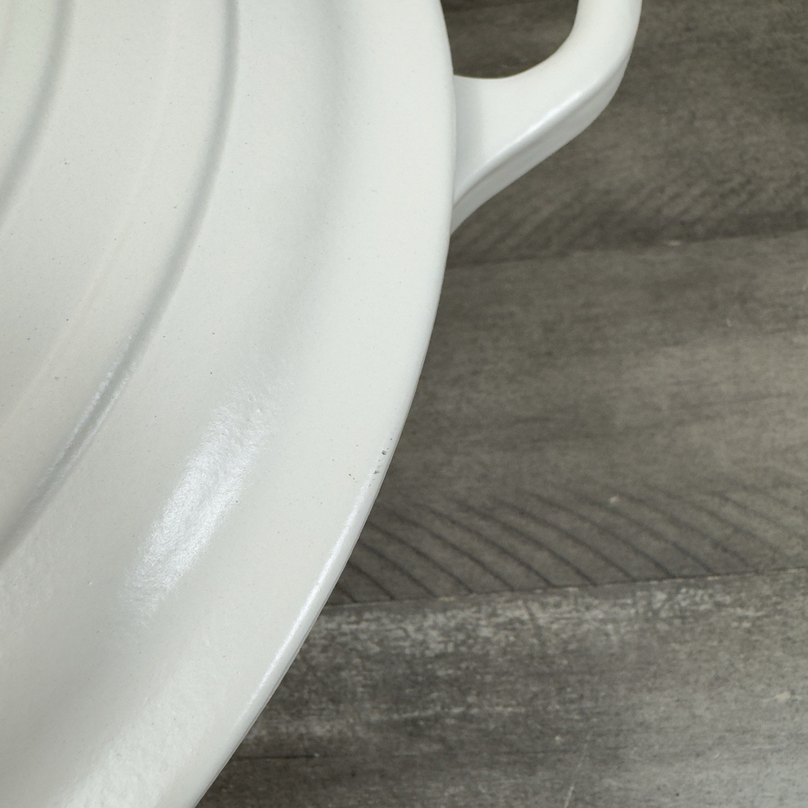 Le Creuset Enameled Cast Iron Soup Pot 4 1/2-Qt. Matte White Scuffed Read NWOB