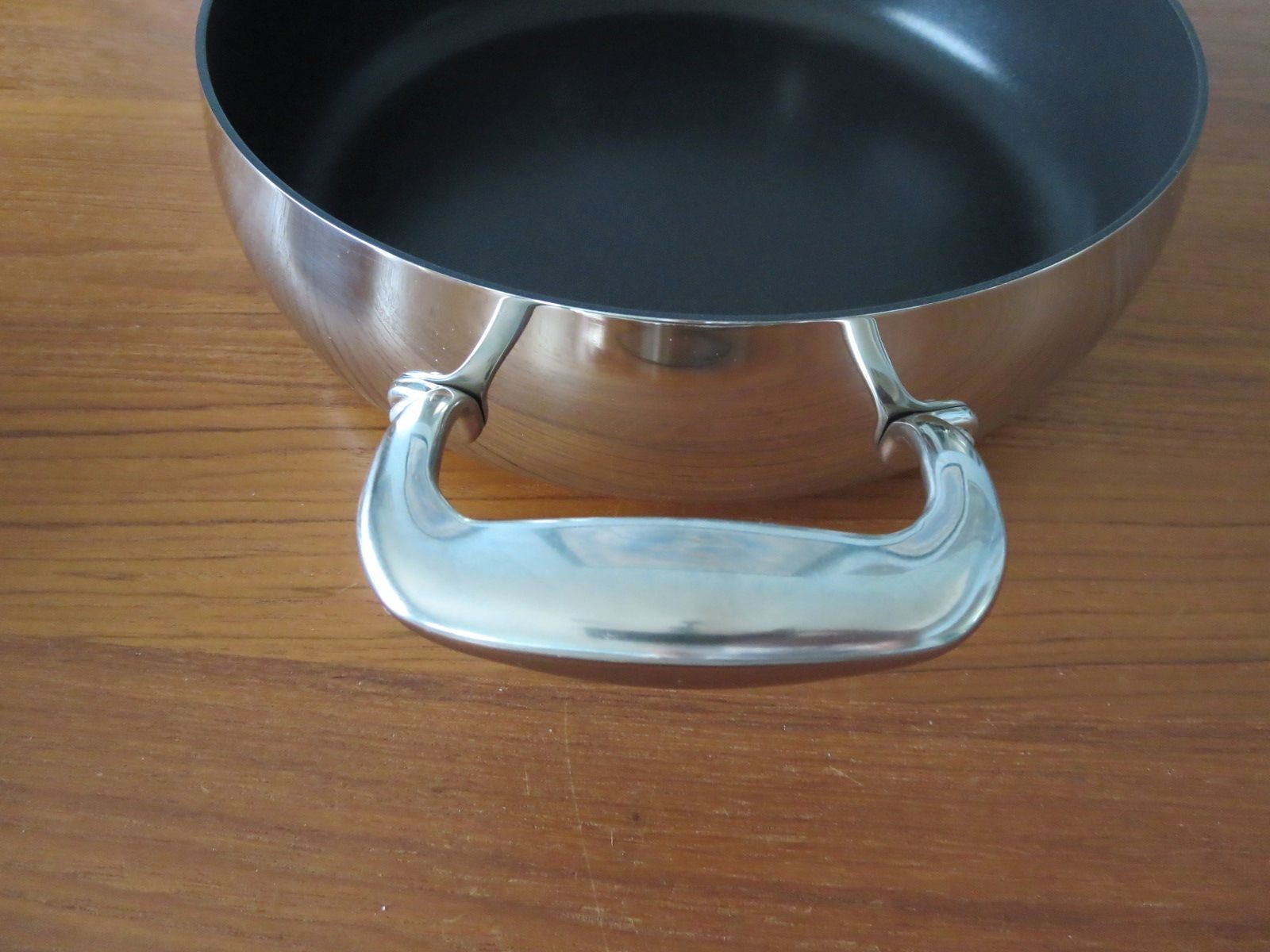 Tupperware Chef Series Stainless Non-Stick 3 qt / 2.8 L Casserole Pot Pan w/ Lid