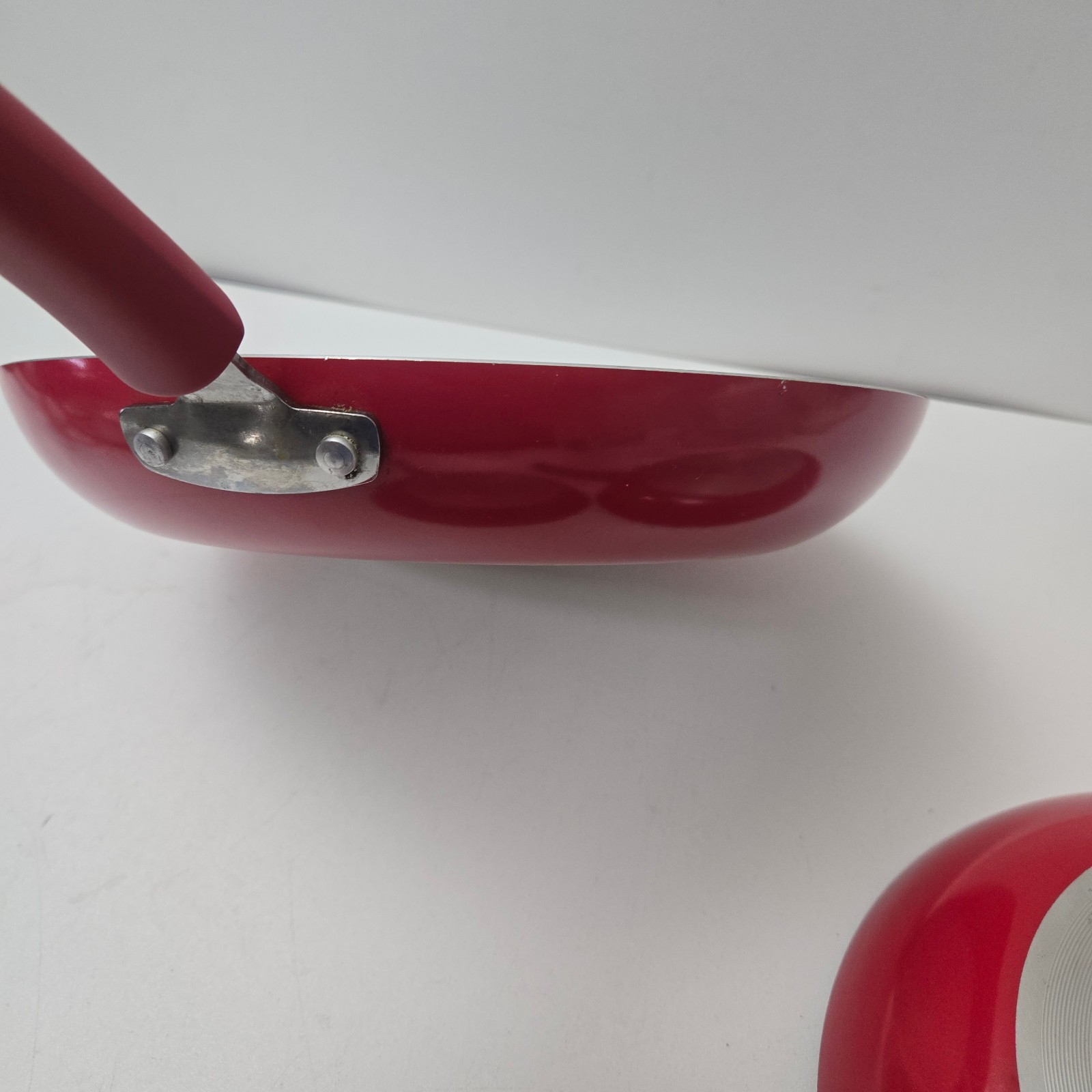 Nonstick Cookware Set 3-Piece Red Aluminum Stay-Cool Handles Skillets