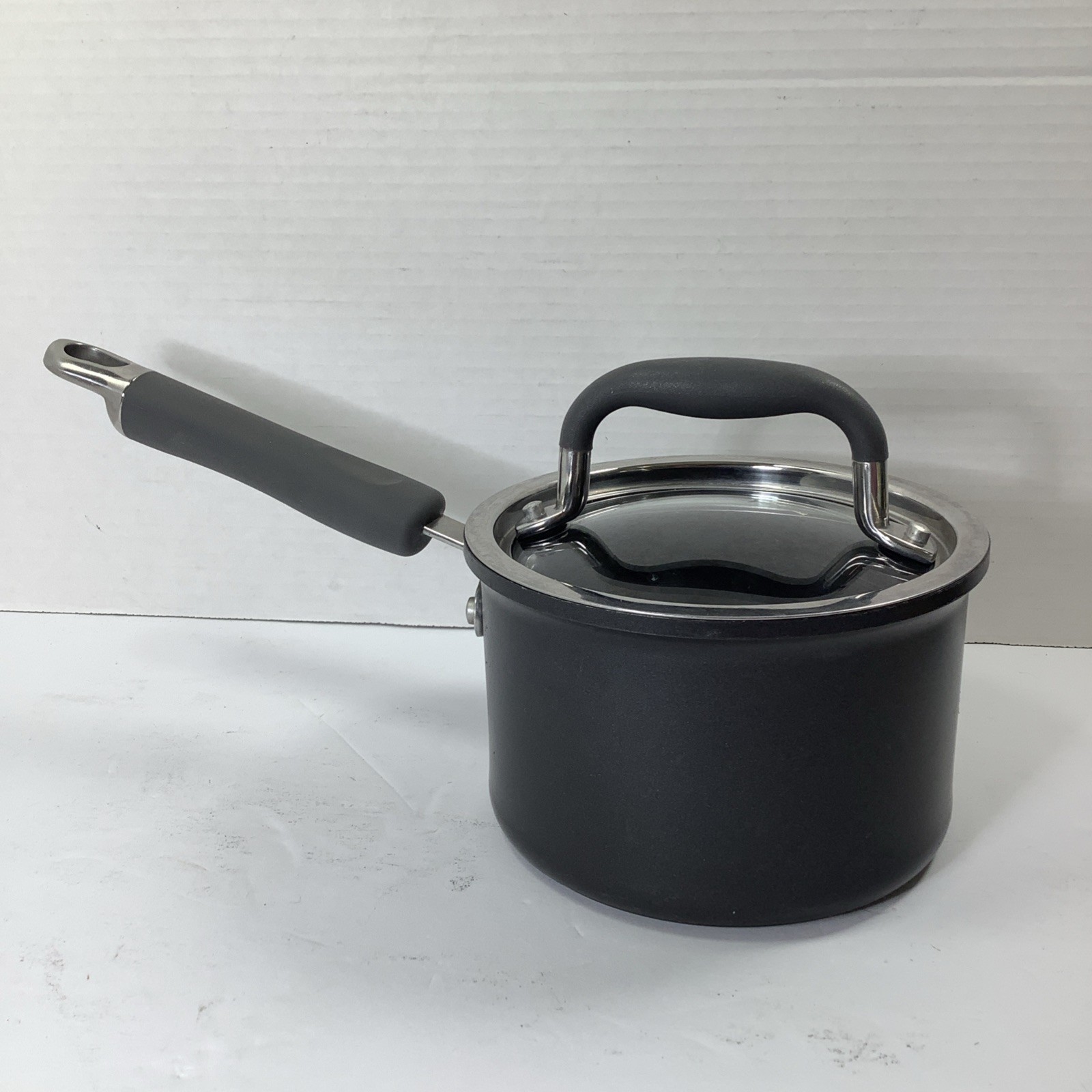 Pampered Chef 1.5 Quart 1.4 Liter titanium reinforced Hard Anodized Nonstick Lid