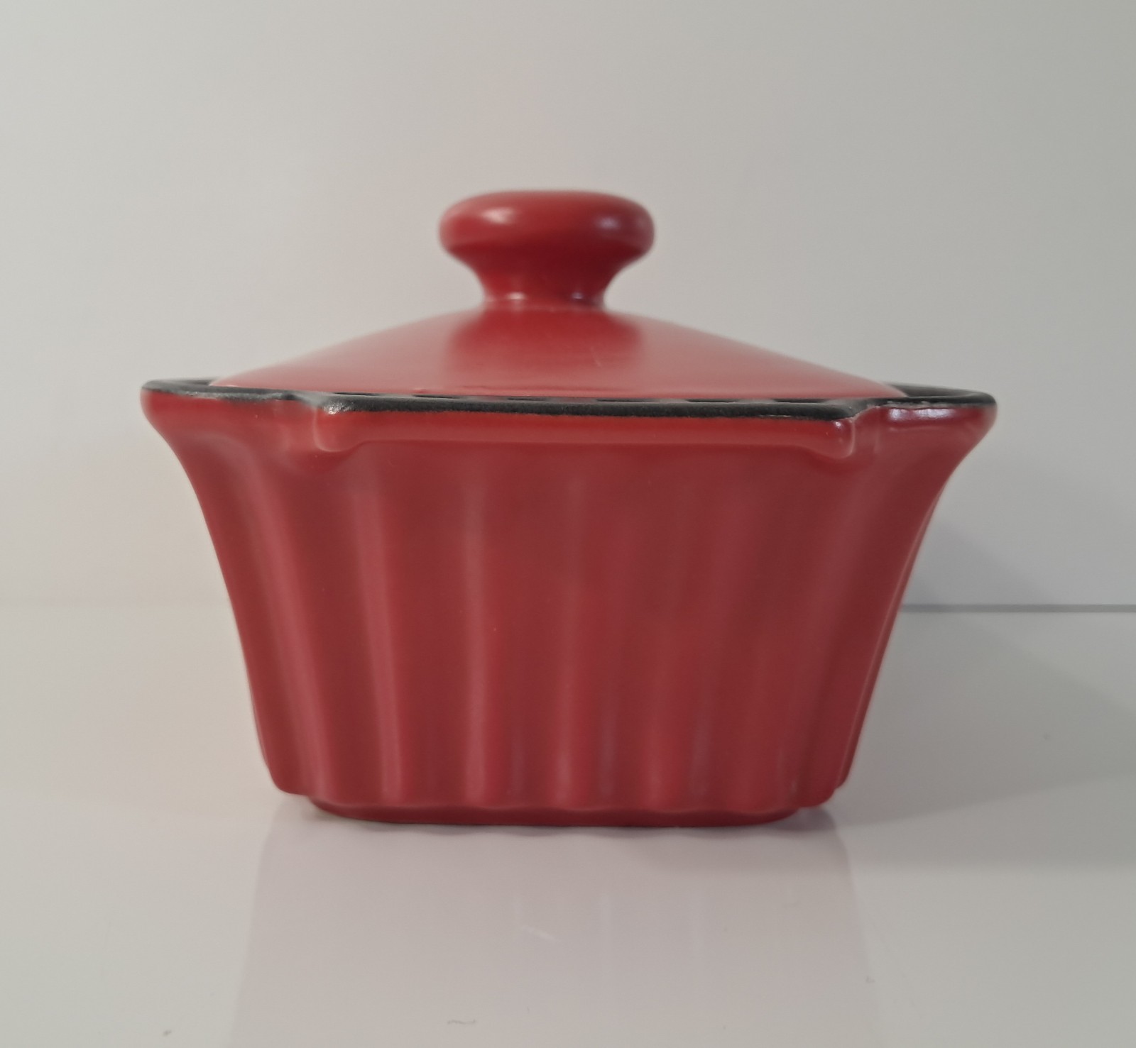 Crock-Pot Denhoff 8.5-inch Rectangular Stoneware Casserole Dish Red Matching Lid