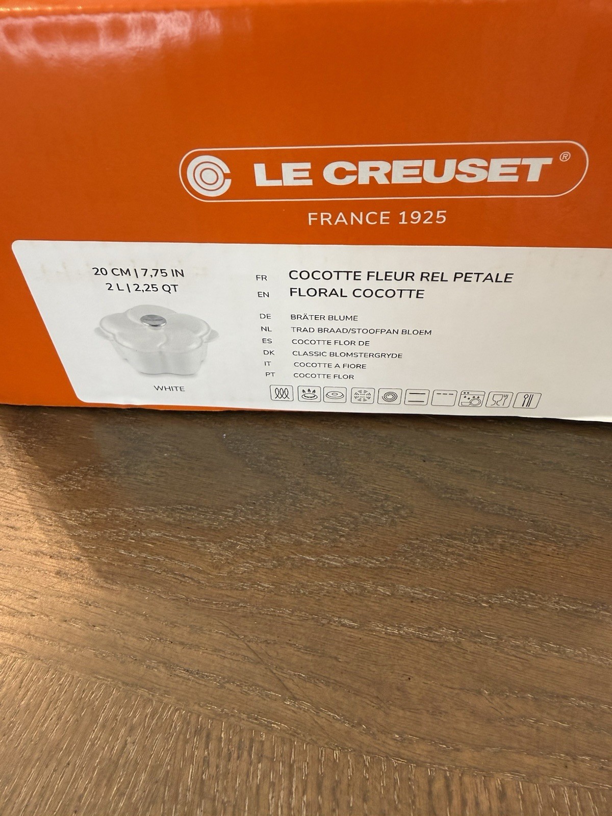 NEW Le Creuset Traditional Floral Flower Petal Cocotte 2.25 qt Dutch Oven White
