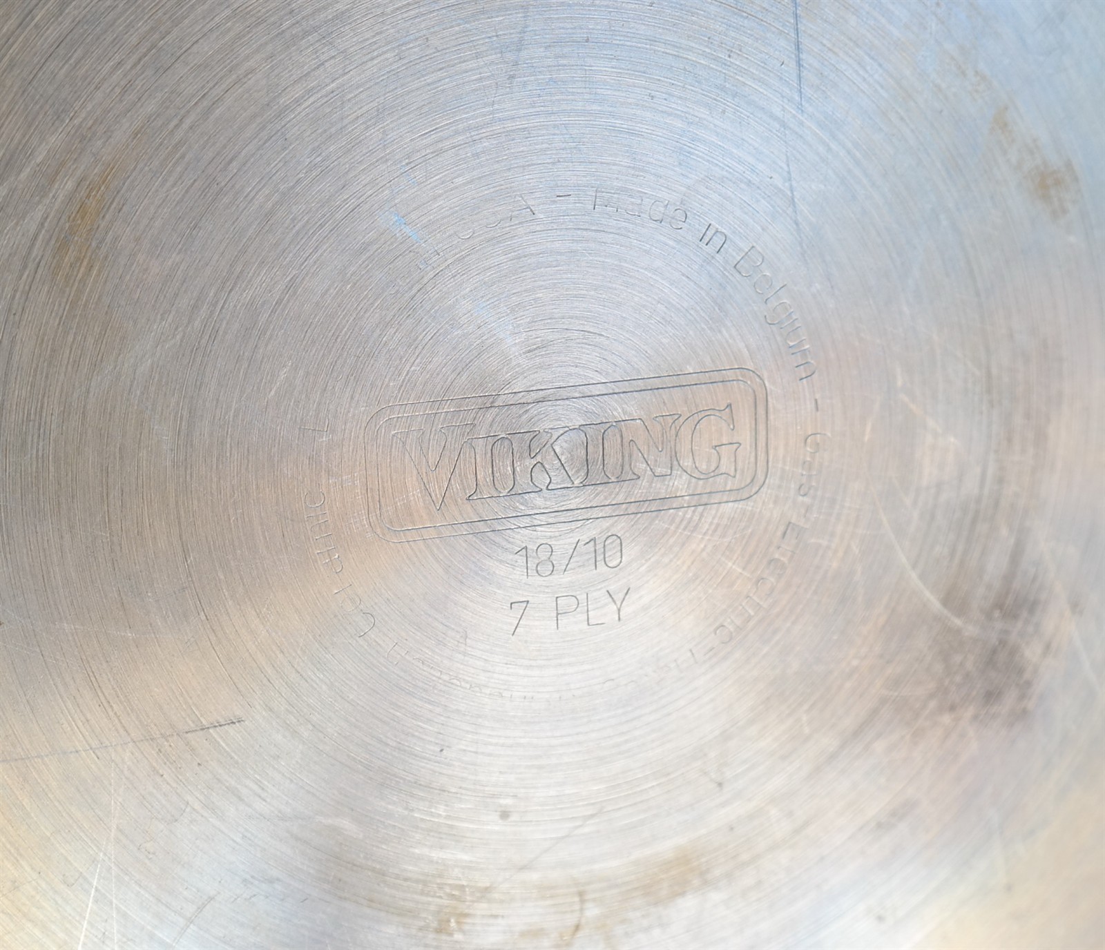 VIKING 7 Ply 2.5 qt 7 3/8″ dia Professional Saucepan Belgium made 18/10 W/ Lid