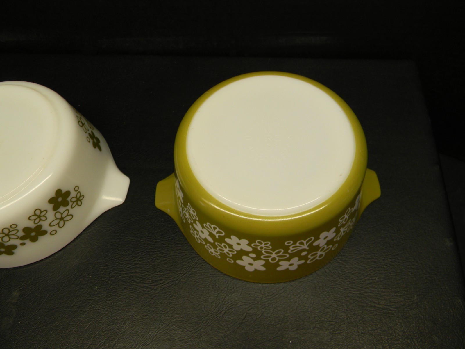 Pyrex Spring Blossom casserole dishes Lids Crazy Daisy 473 472 Set Of